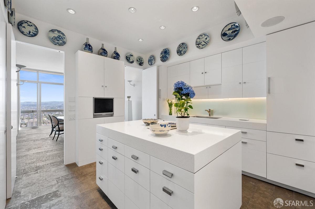 2200 Sacramento Street # 1702