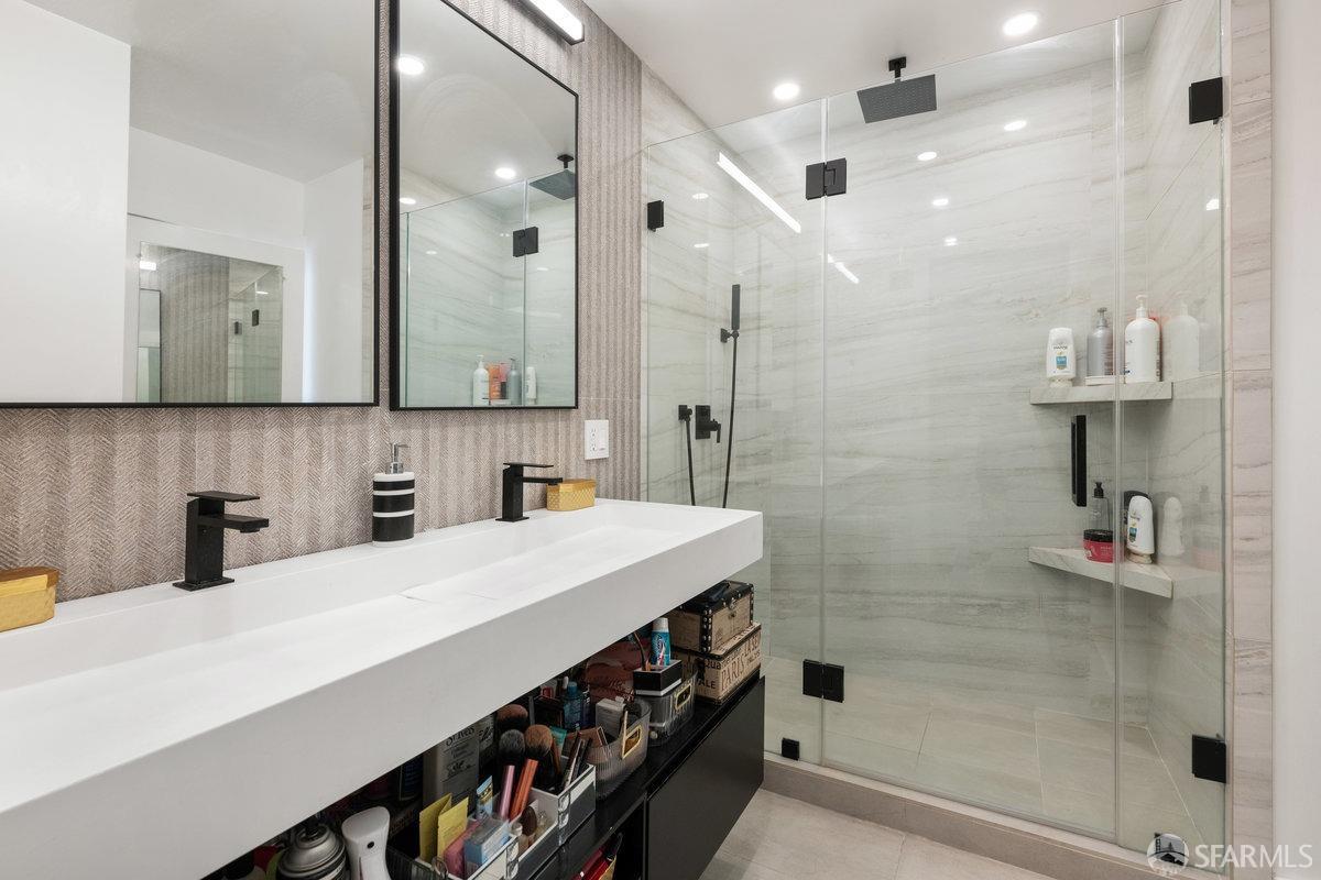 1170 Sacramento Street # 9C