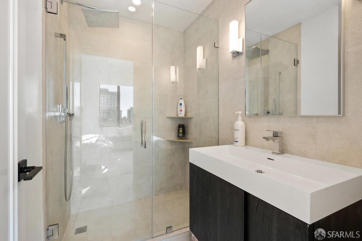 1170 Sacramento Street # 9C