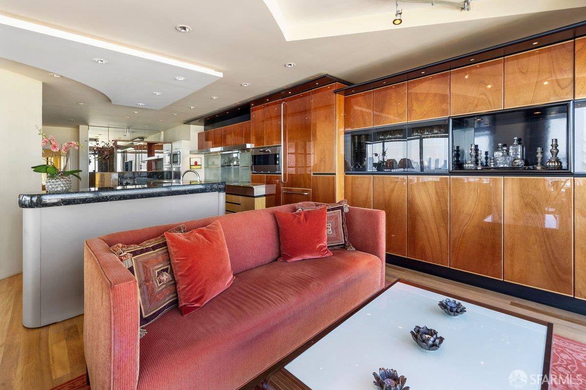 2200 Sacramento Street # 1601