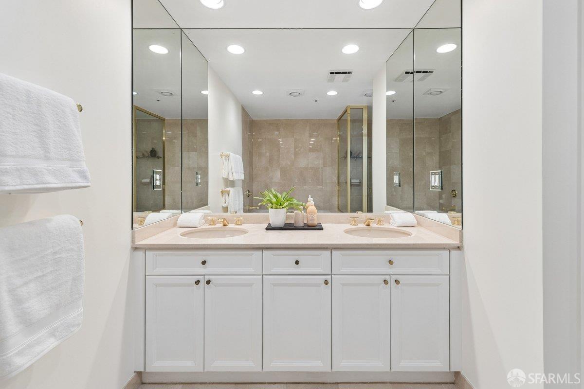 1340 Clay Street # 404