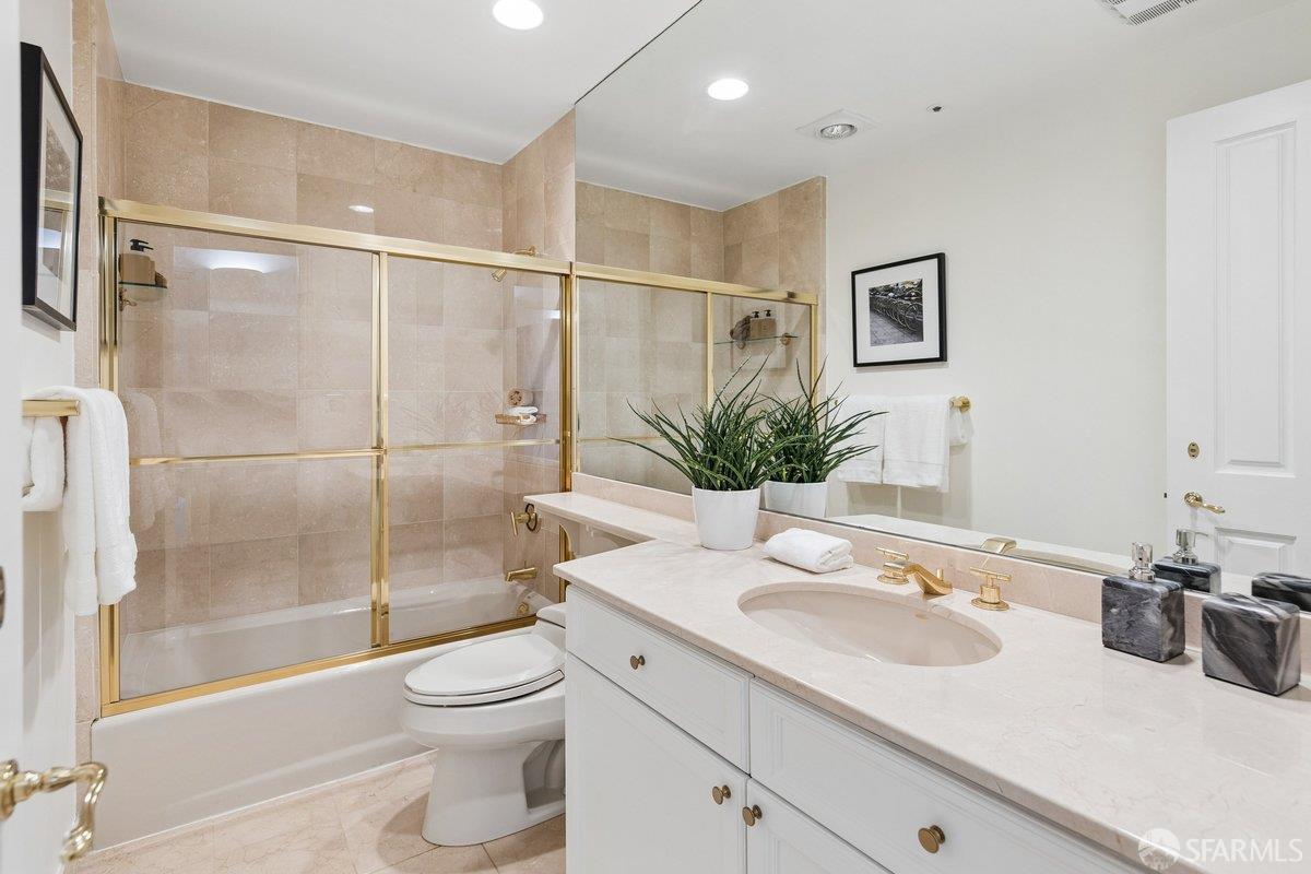 1340 Clay Street # 404