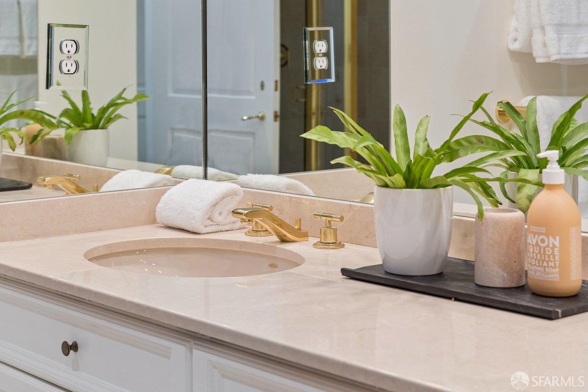 1340 Clay Street # 404