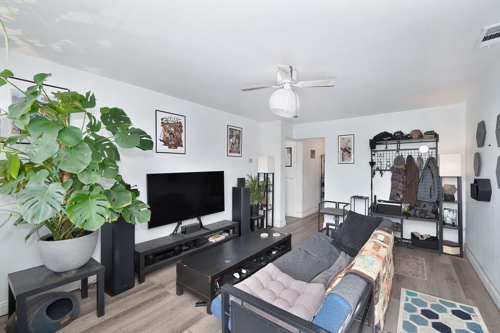 5421 Manzanita Avenue