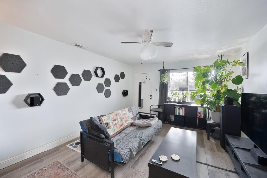 5421 Manzanita Avenue