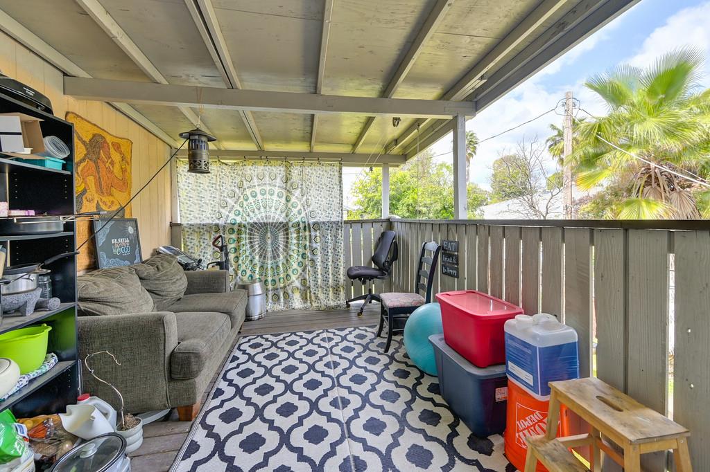 5421 Manzanita Avenue