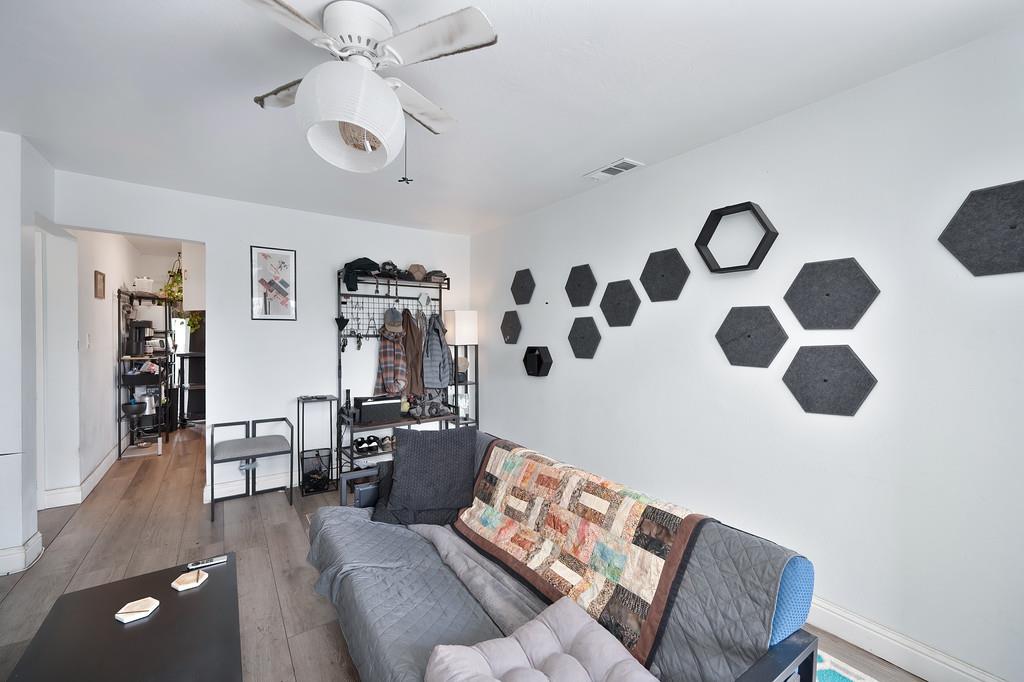 5421 Manzanita Avenue