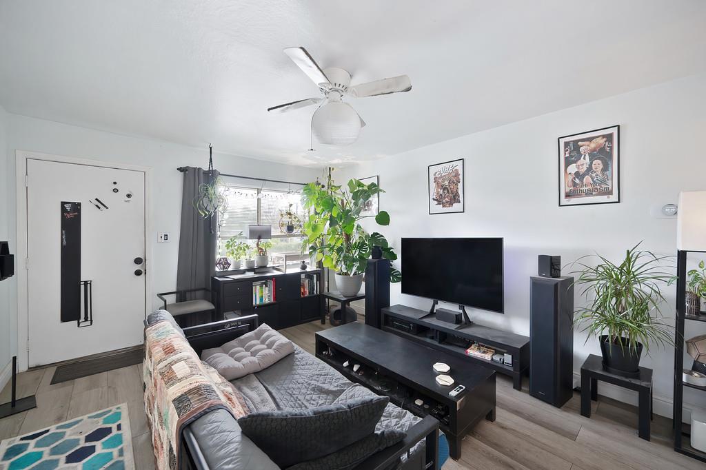 5421 Manzanita Avenue