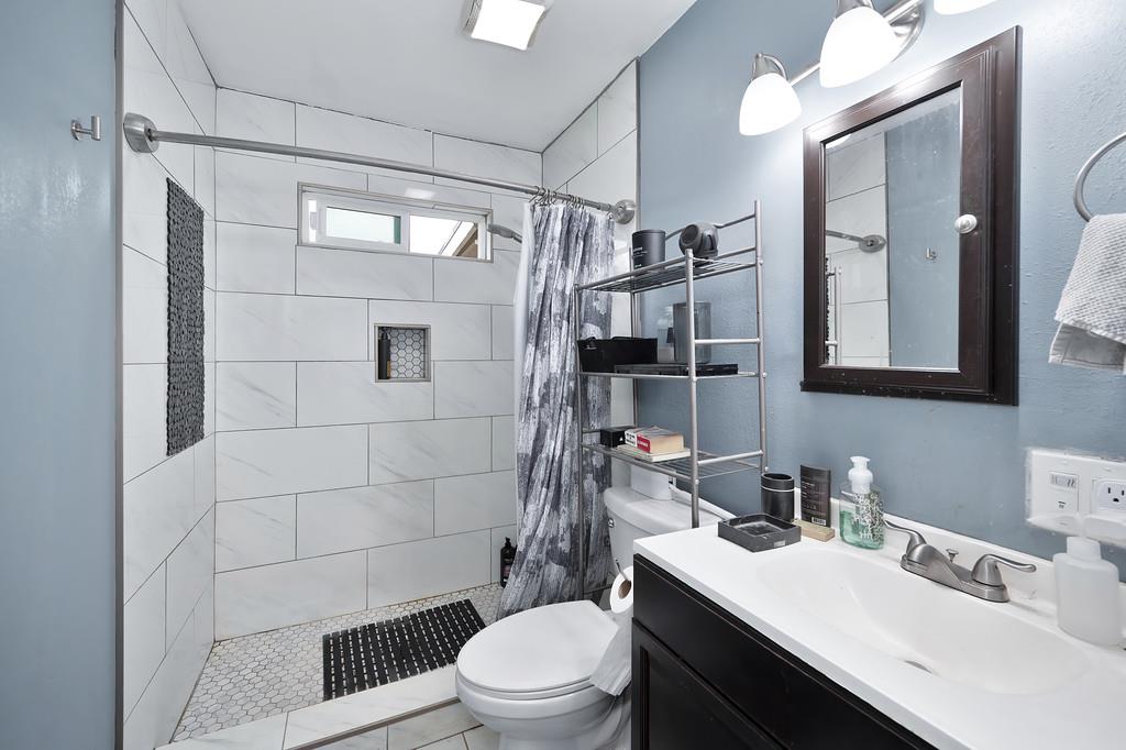 5421 Manzanita Avenue