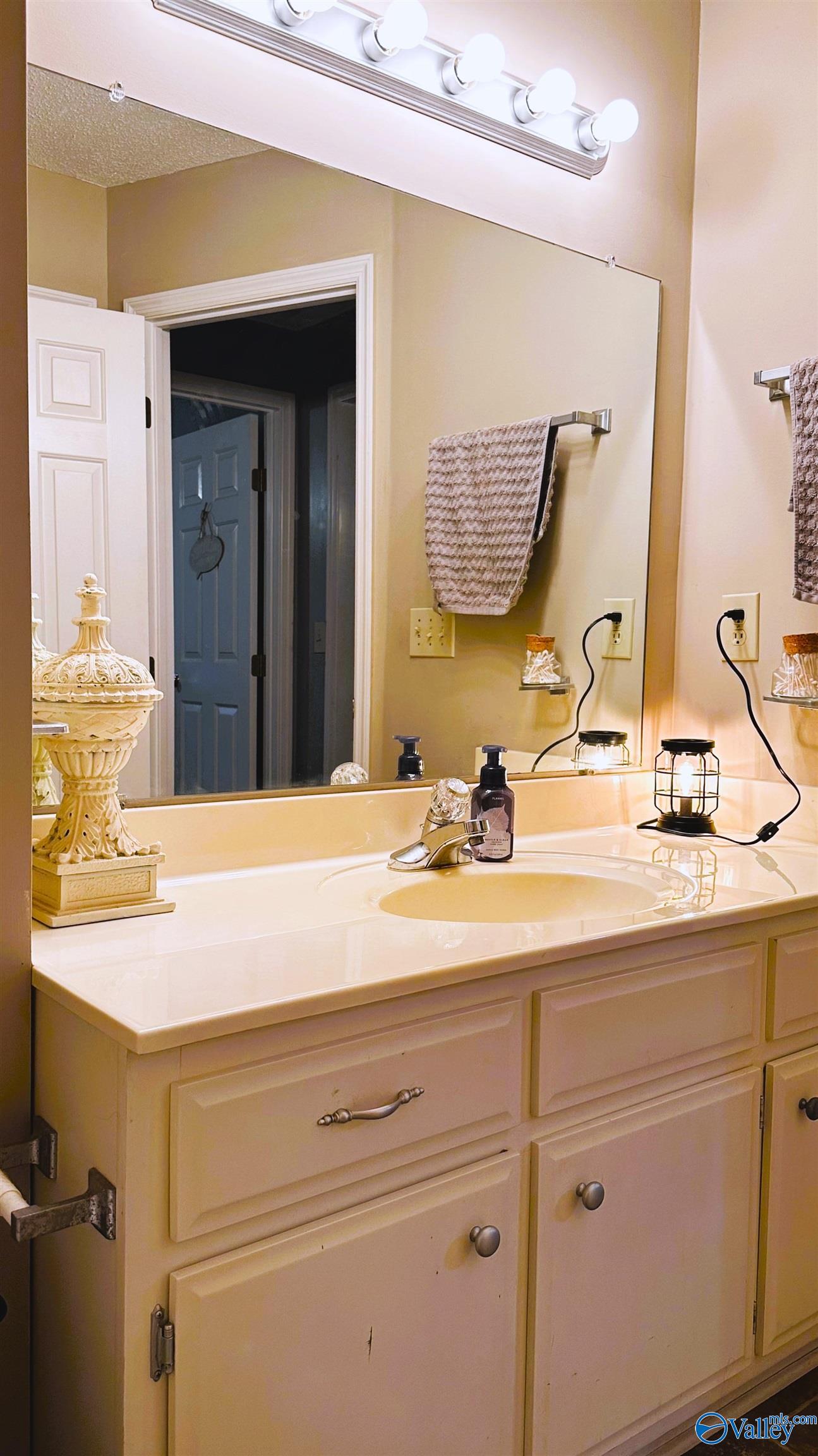 419 Cherry Street NW