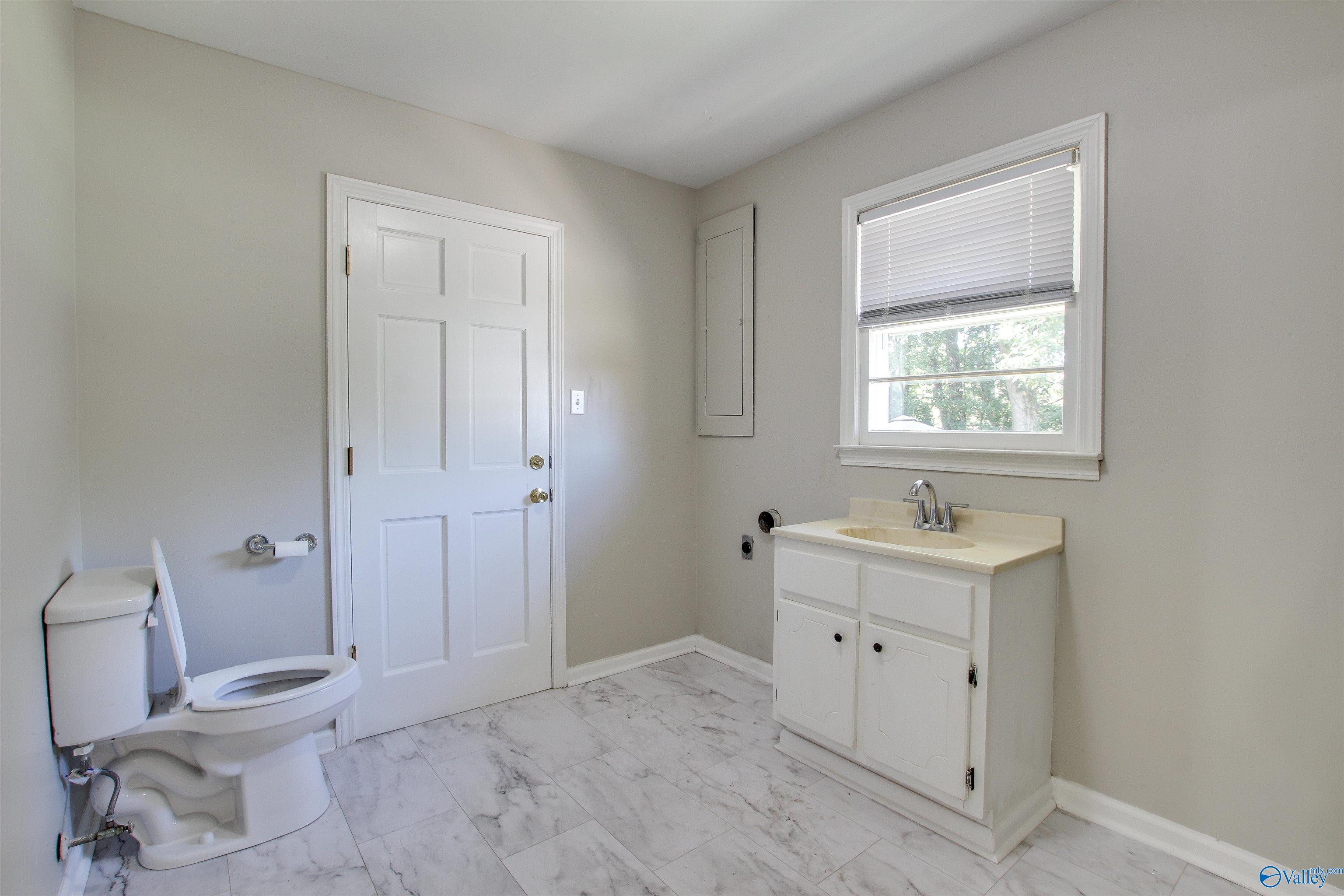 1905 Country Club Road