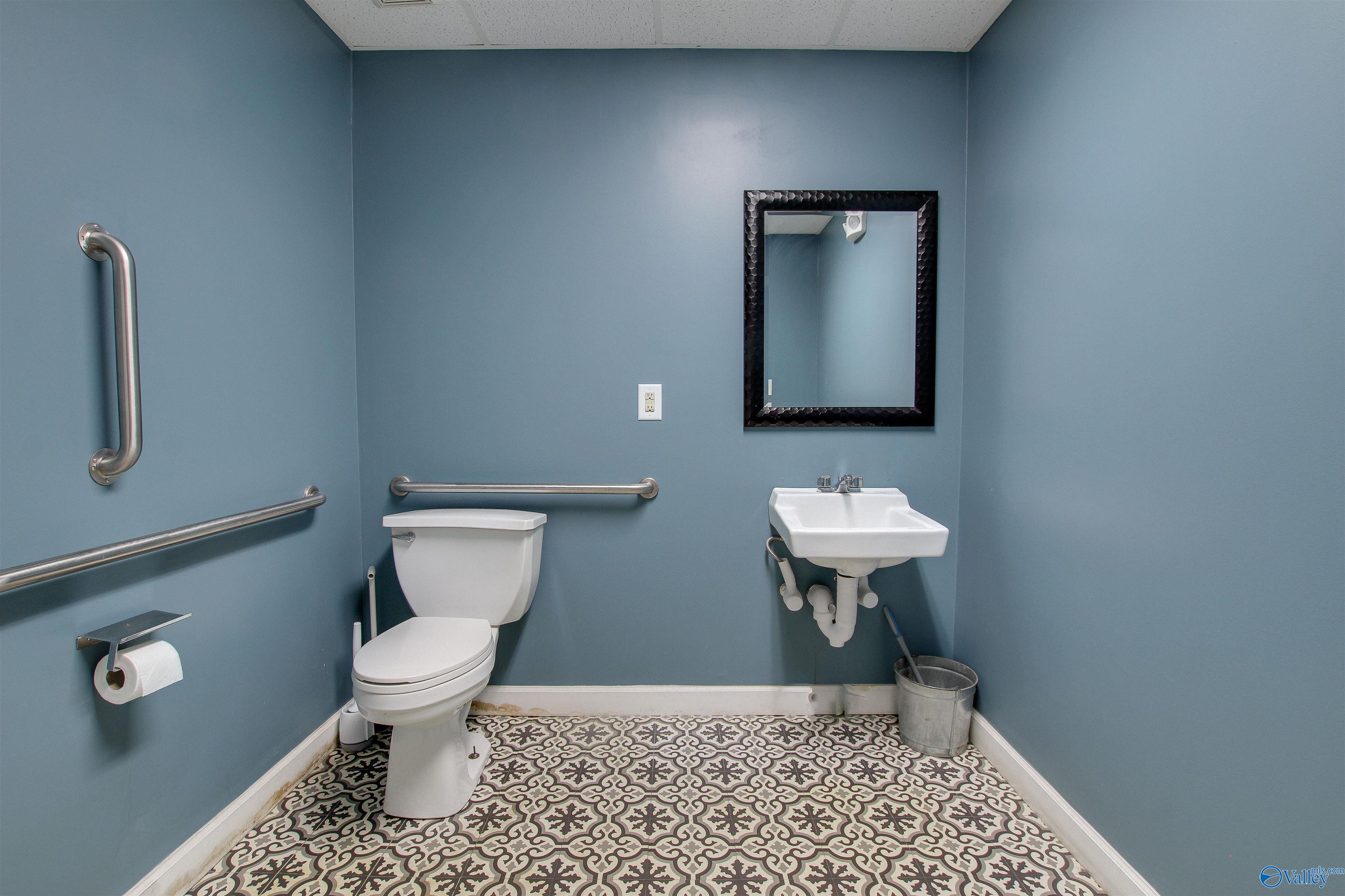 1944 Central Parkway