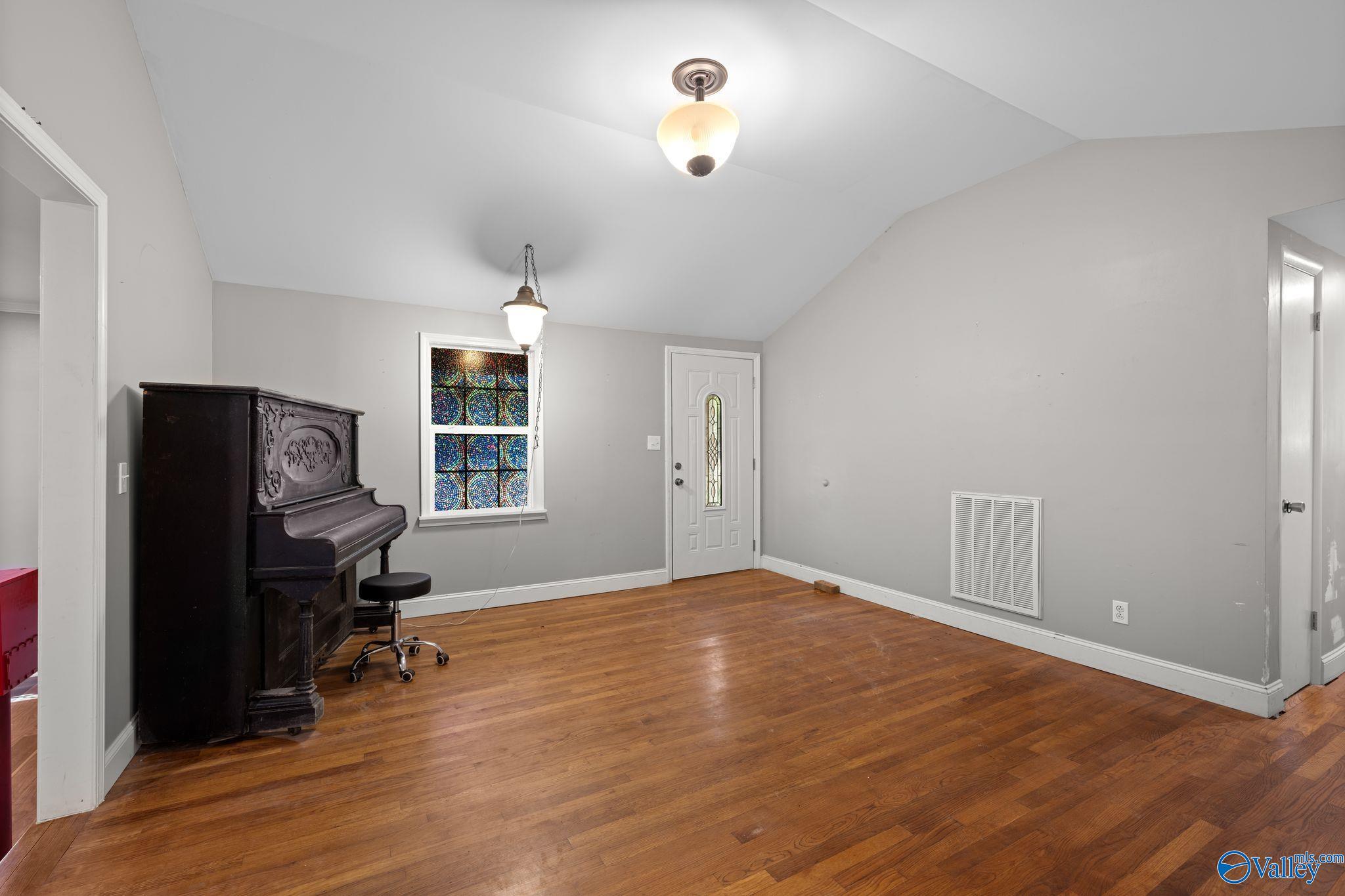 266 County Road 455, Hillsboro