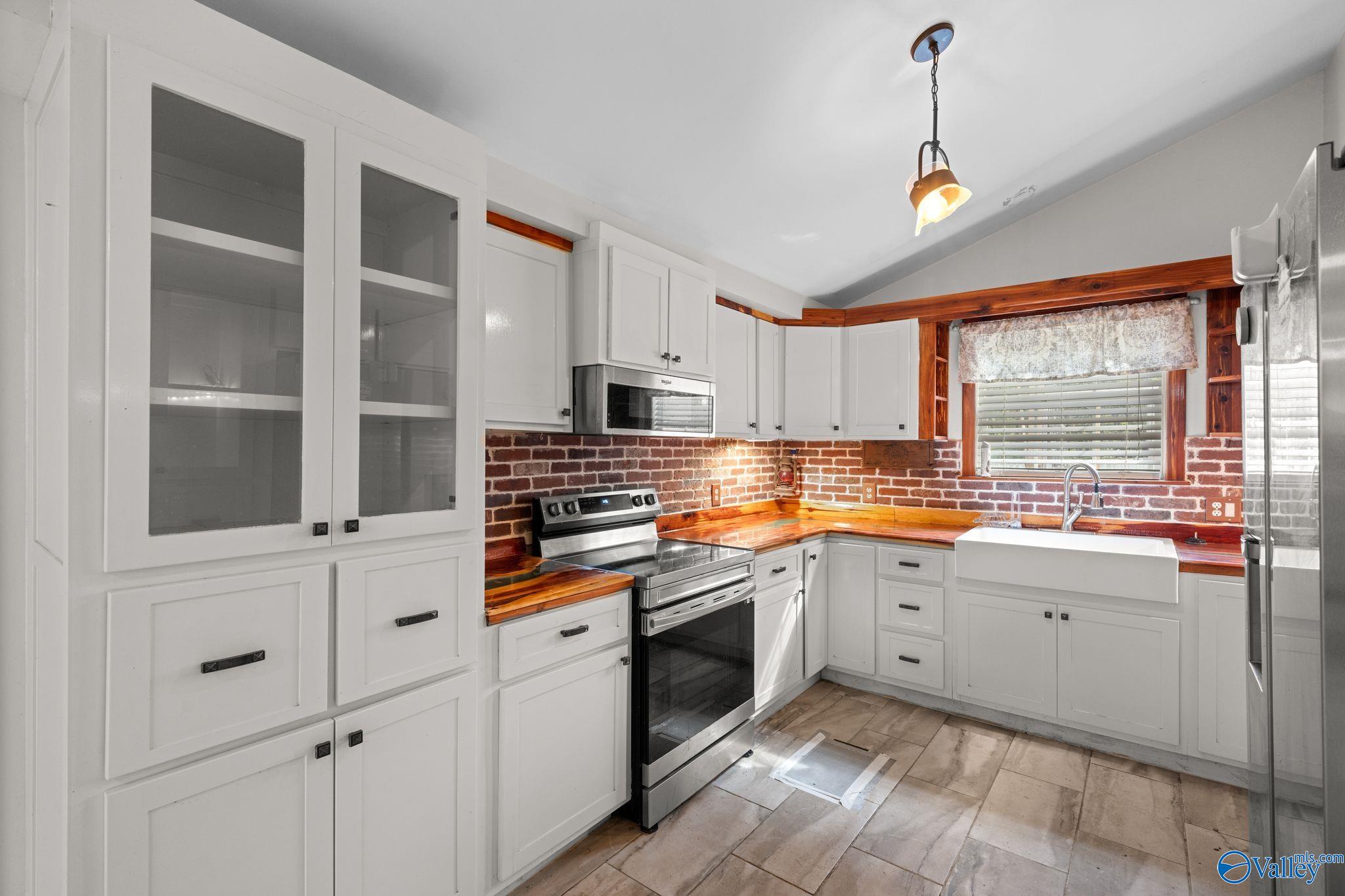 266 County Road 455, Hillsboro