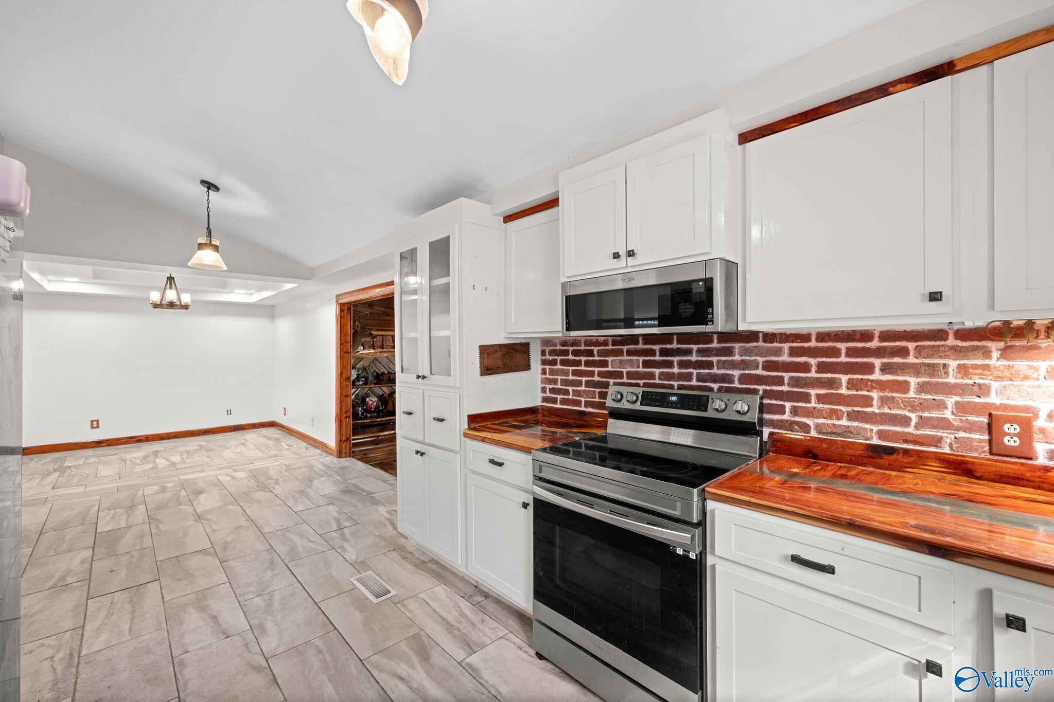 266 County Road 455, Hillsboro