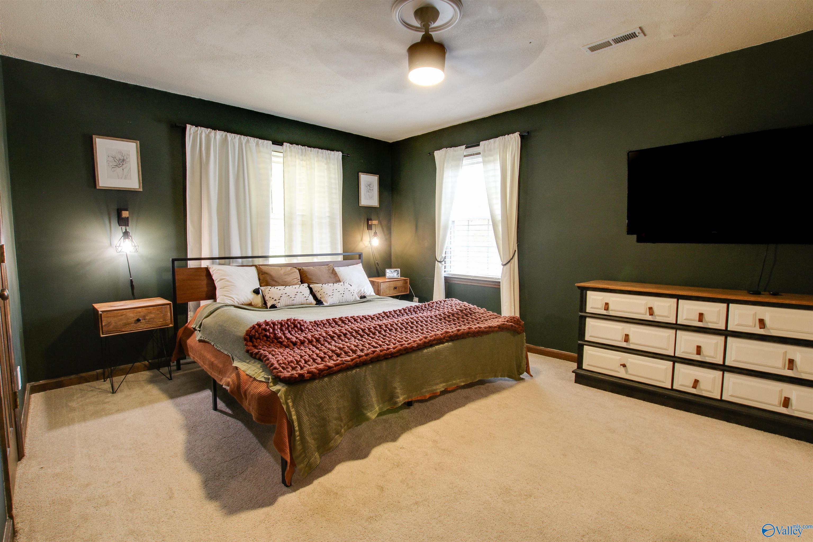 4711 Pineywood Drive SW