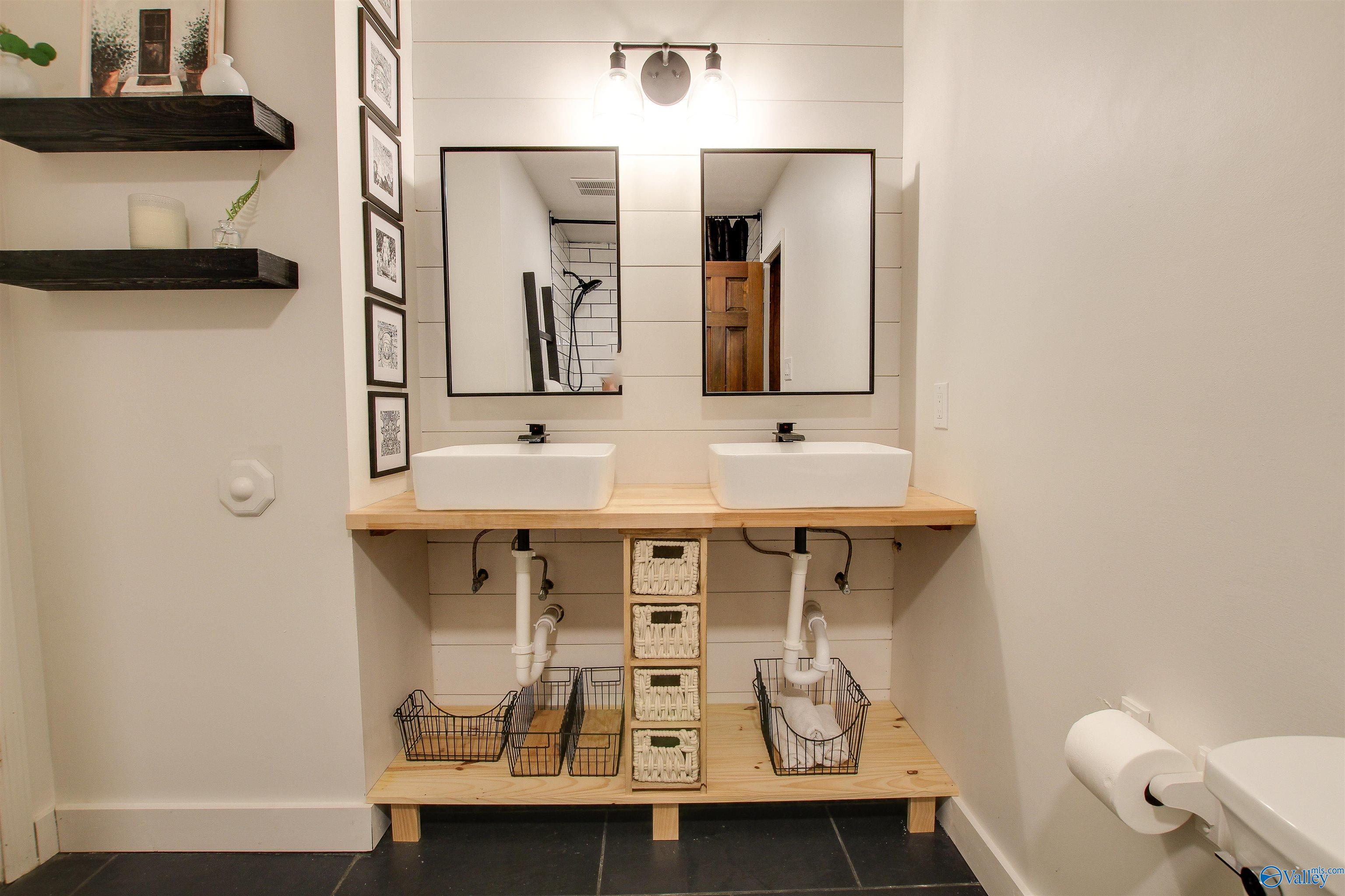 4711 Pineywood Drive SW