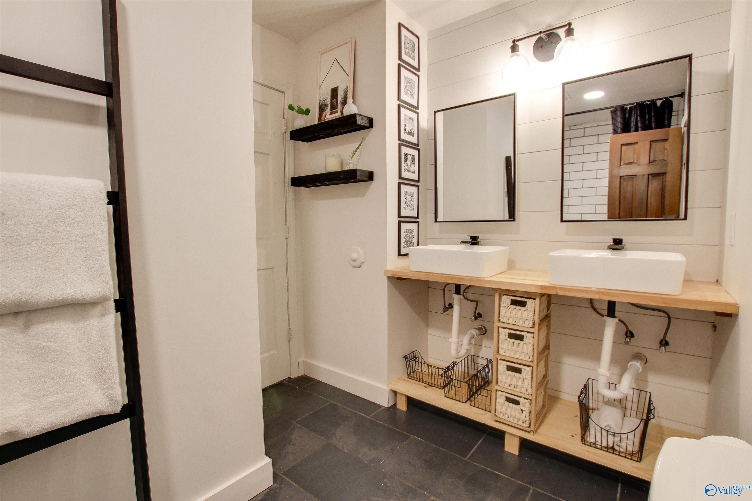 4711 Pineywood Drive SW