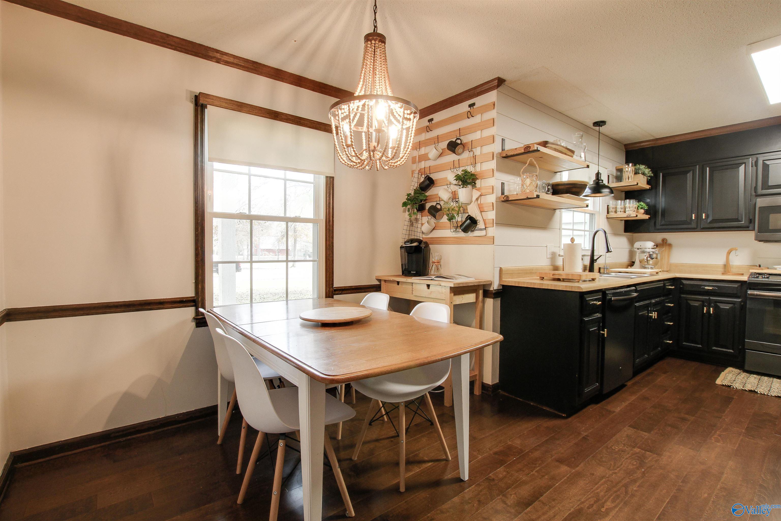 4711 Pineywood Drive SW