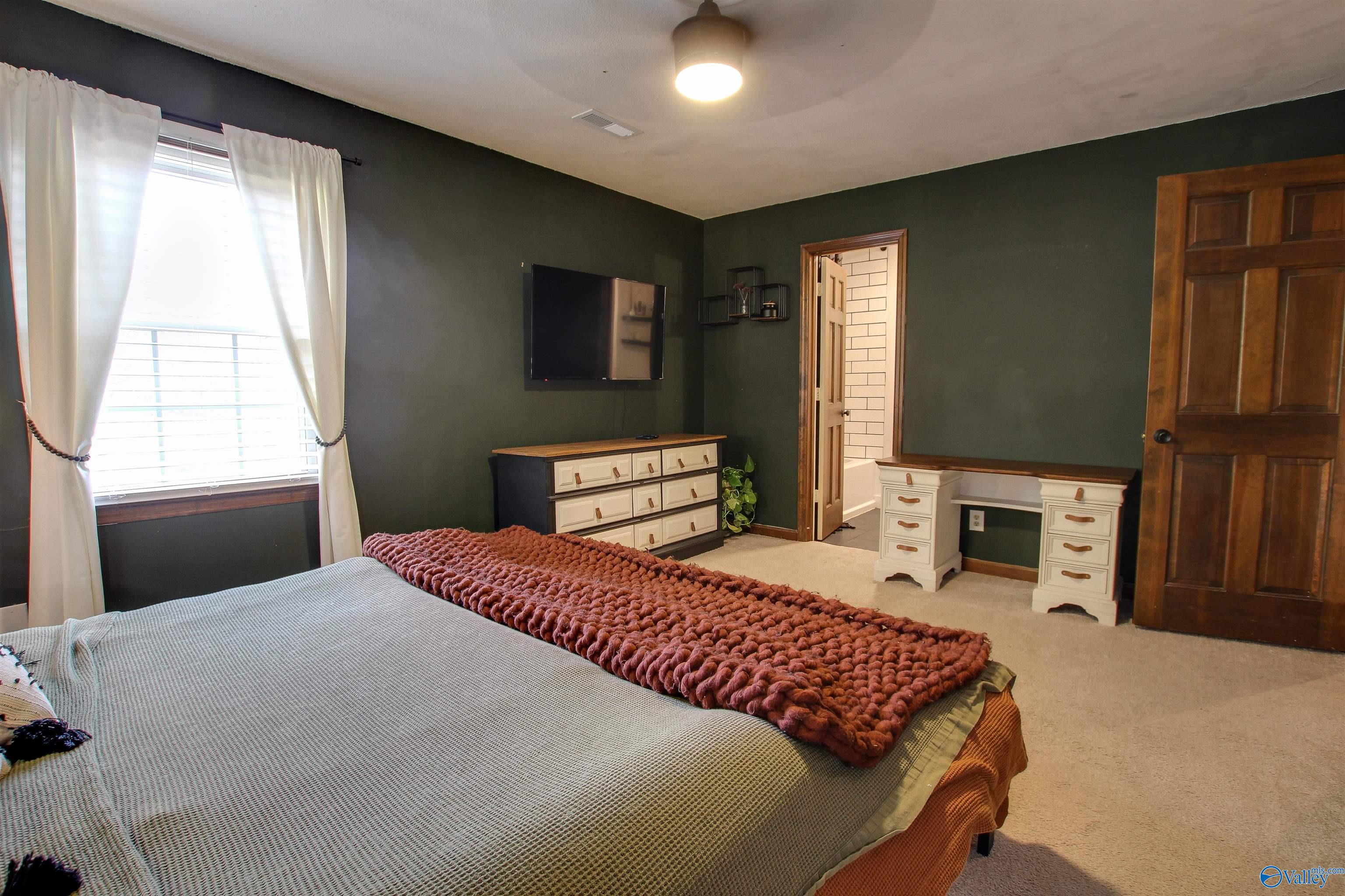 4711 Pineywood Drive SW