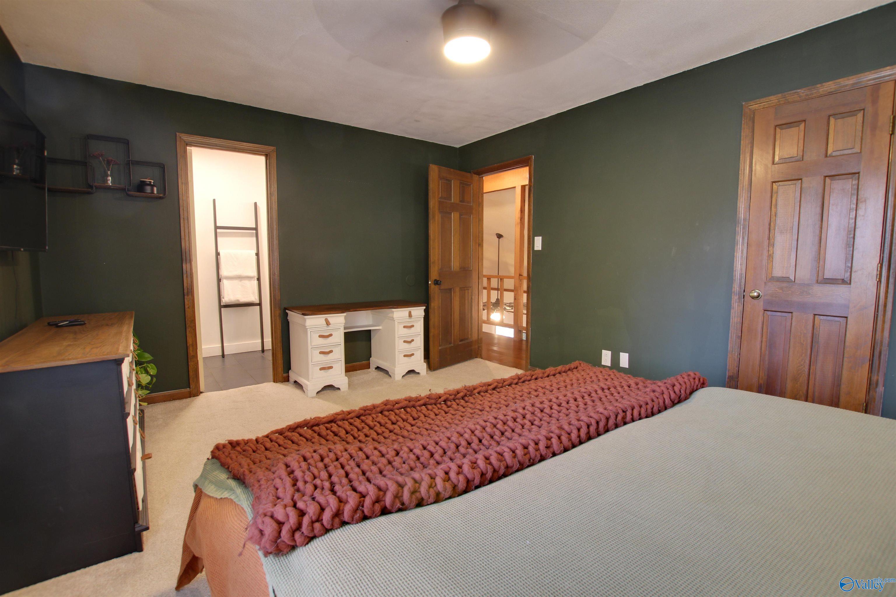 4711 Pineywood Drive SW