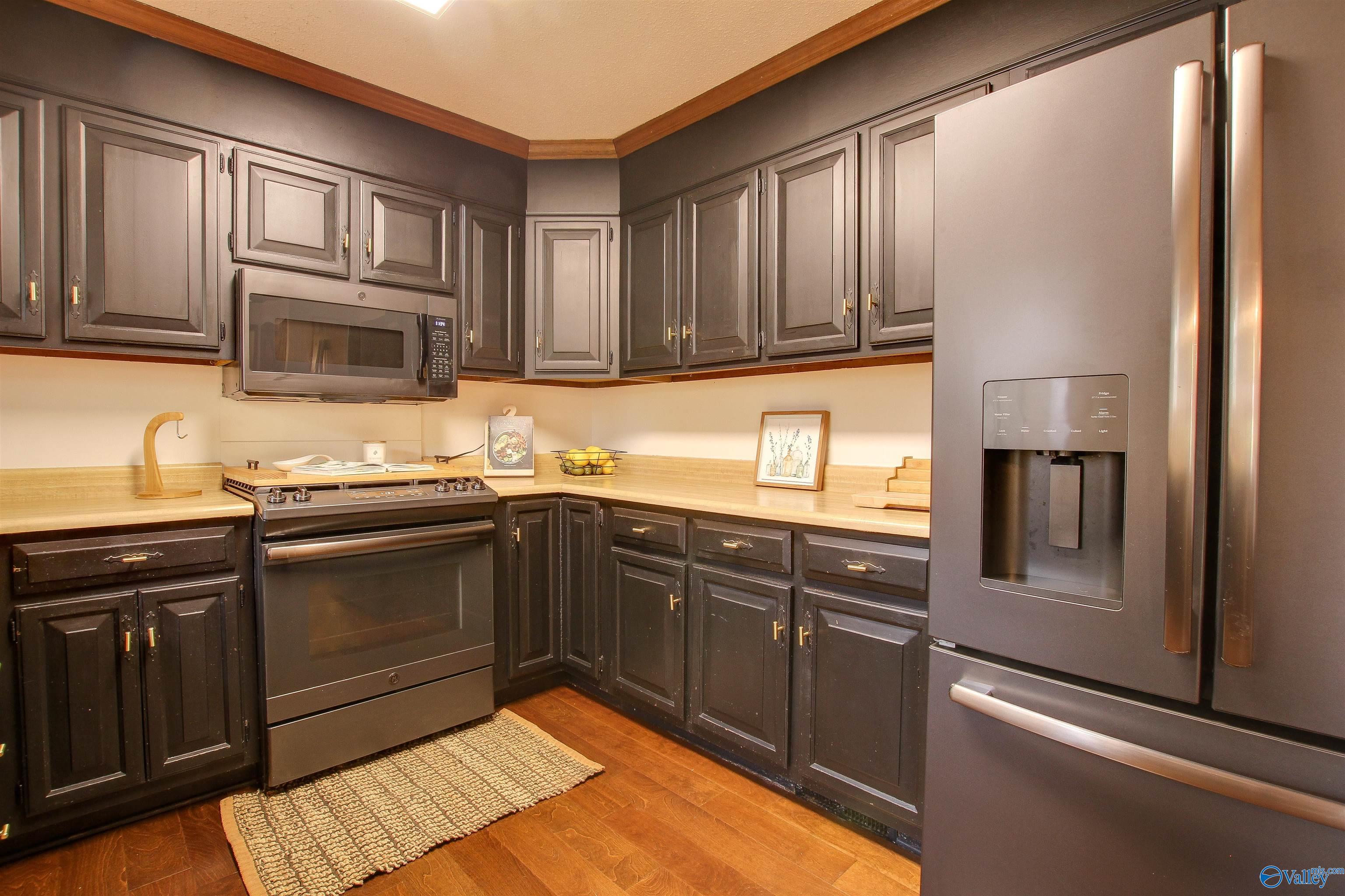 4711 Pineywood Drive SW