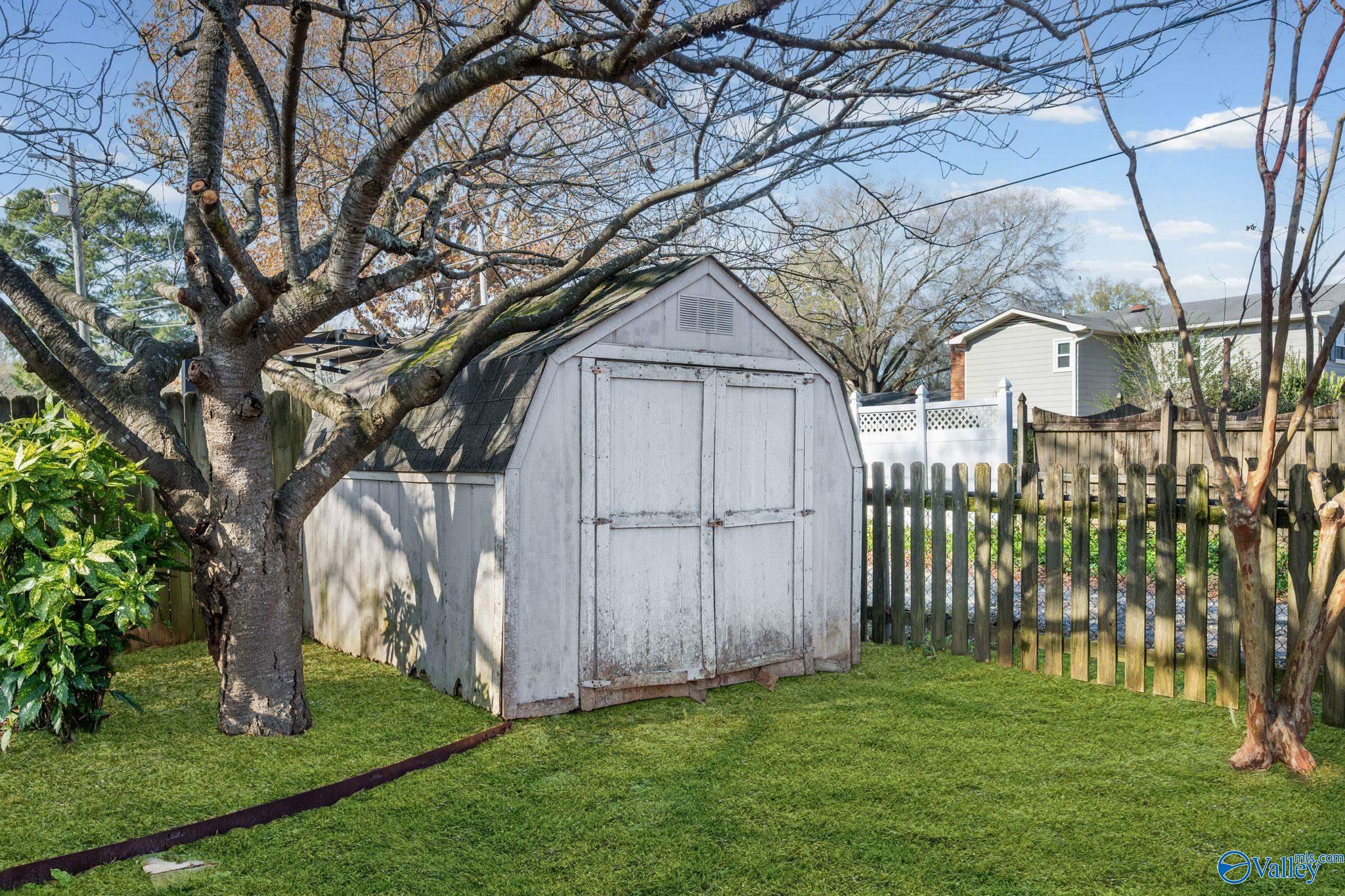 2610 Sherwood Drive SE