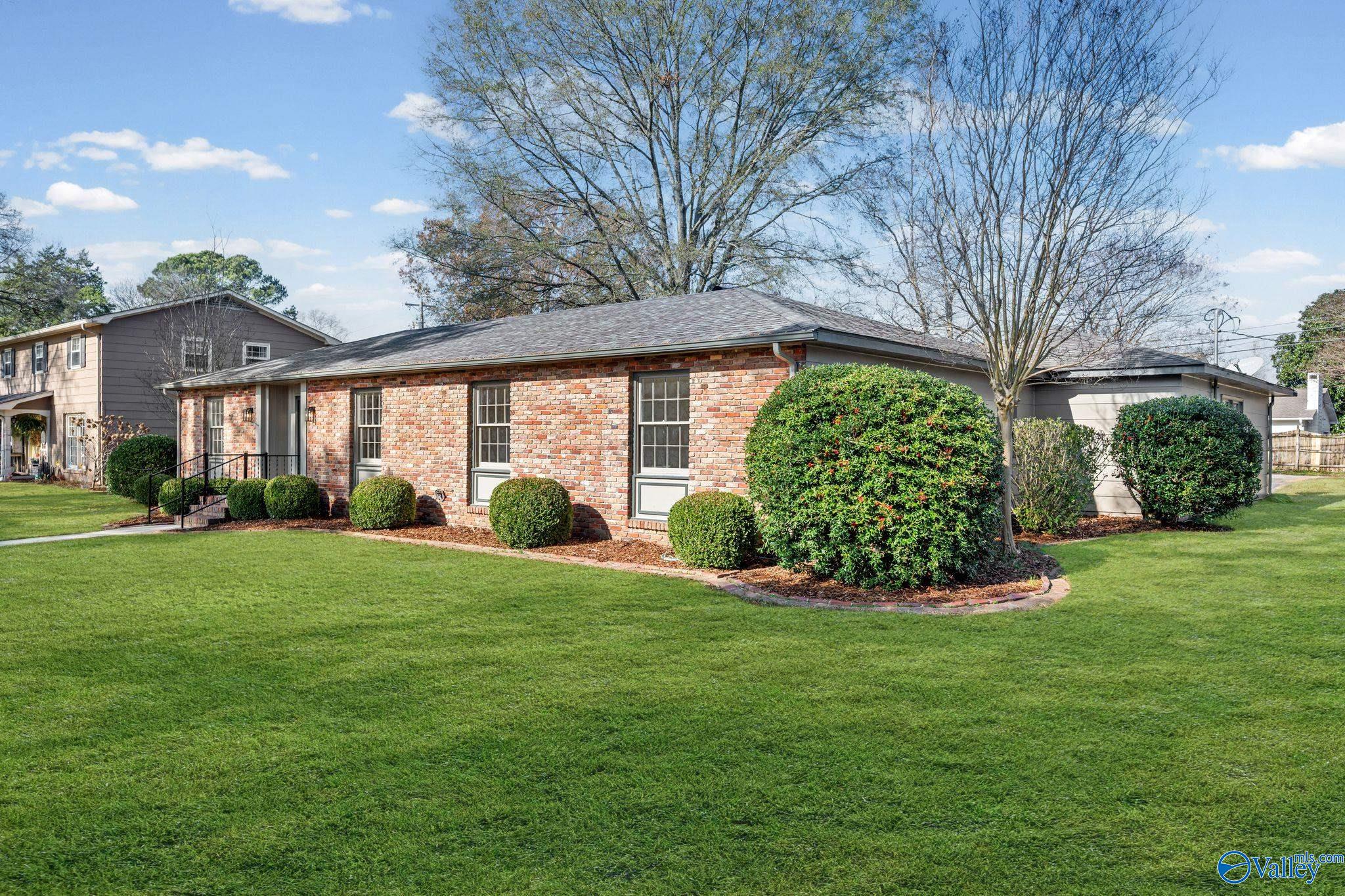 2610 Sherwood Drive SE