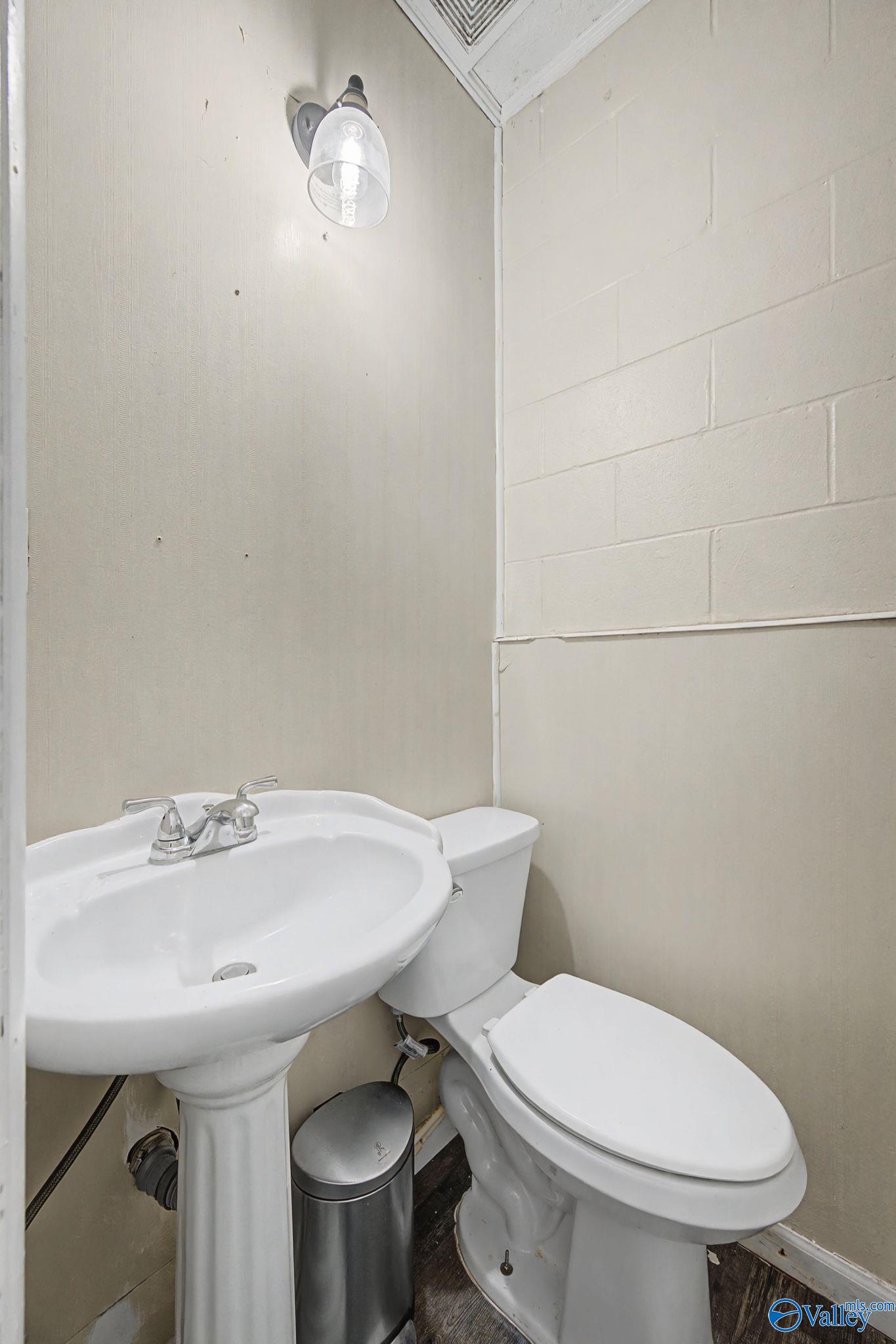 16927 County Road 400