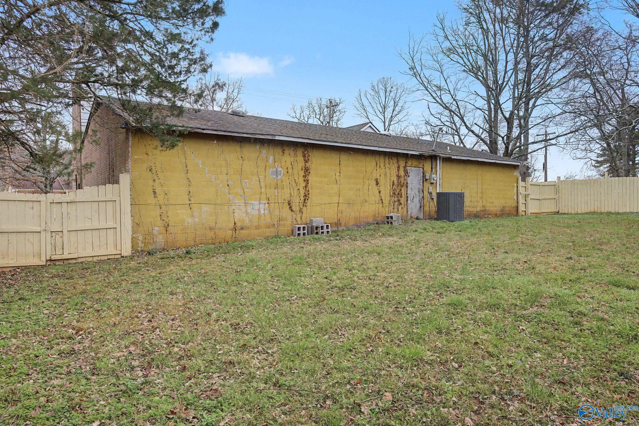 16927 County Road 400