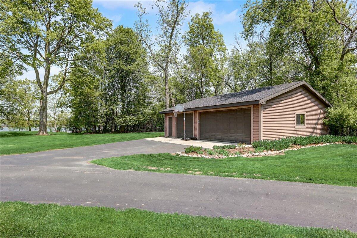 S83W16000 Bass Bay Ln