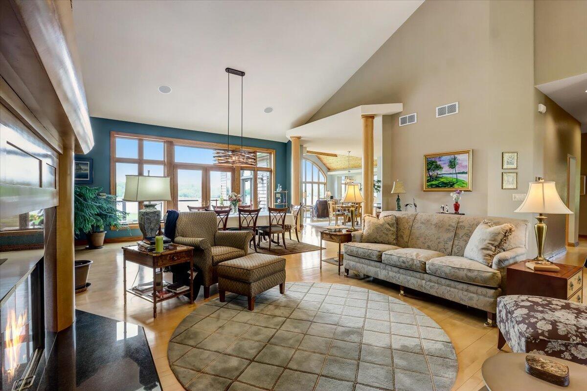S83W16000 Bass Bay Ln