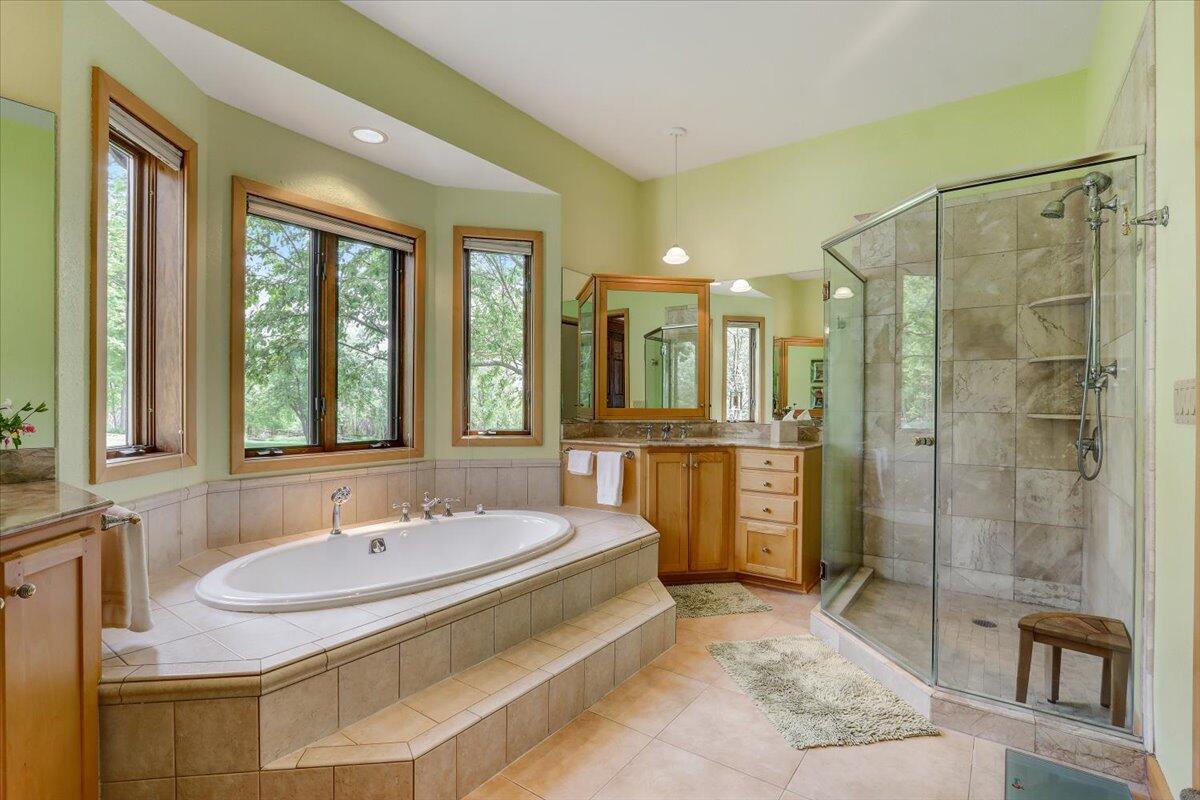 S83W16000 Bass Bay Ln