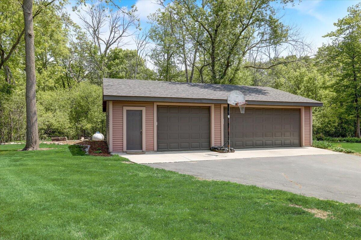 S83W16000 Bass Bay Ln