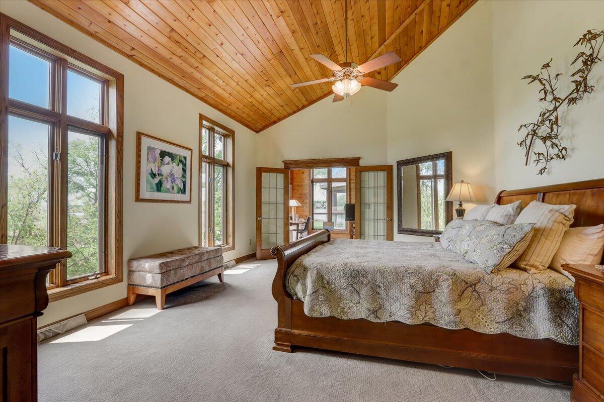 S83W16000 Bass Bay Ln