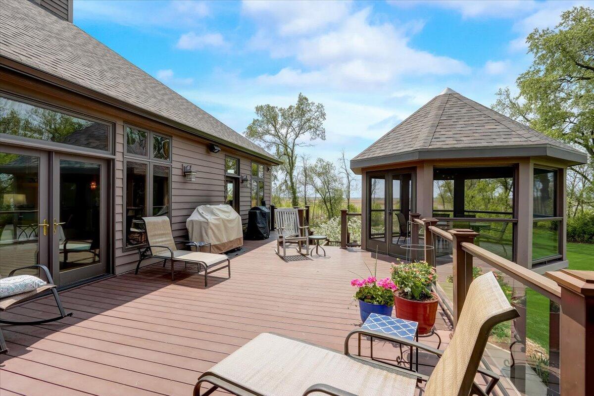 S83W16000 Bass Bay Ln