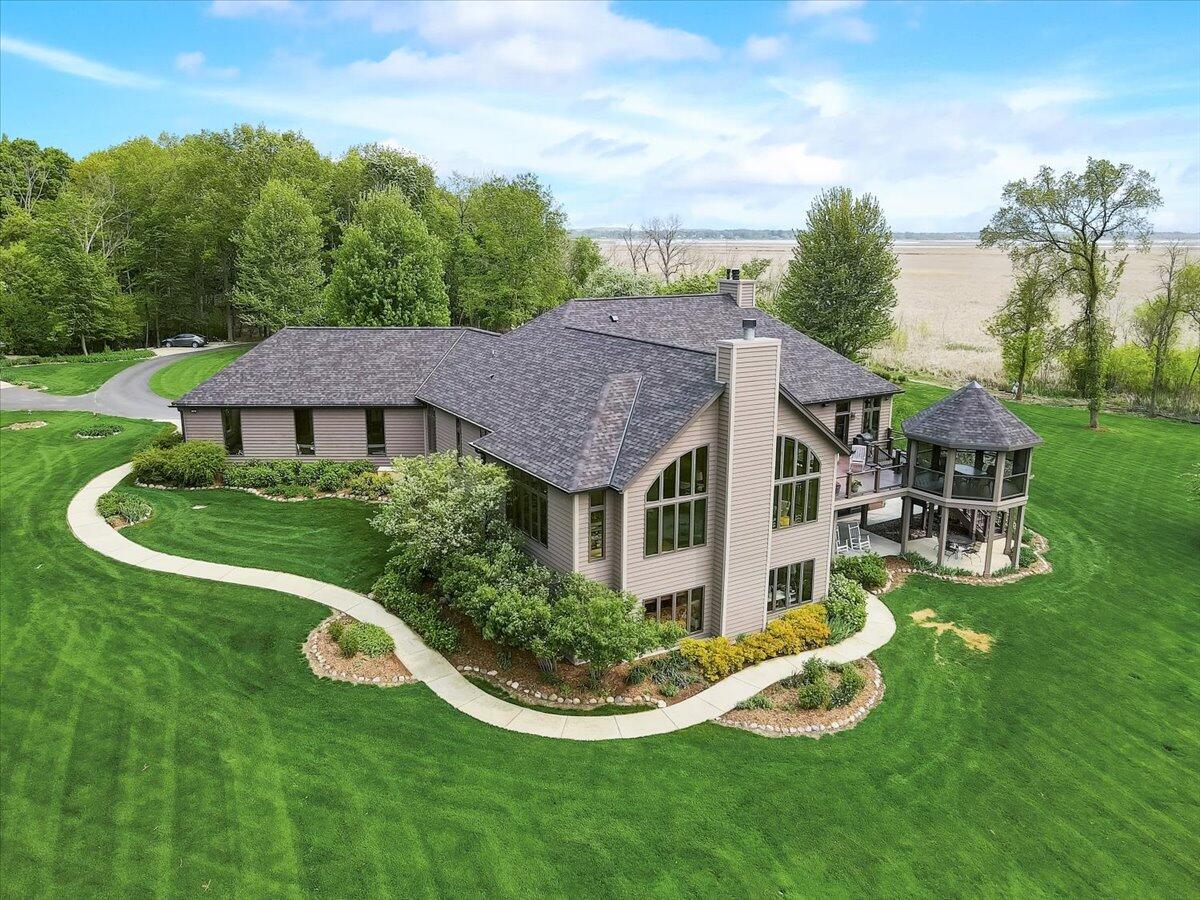 S83W16000 Bass Bay Ln