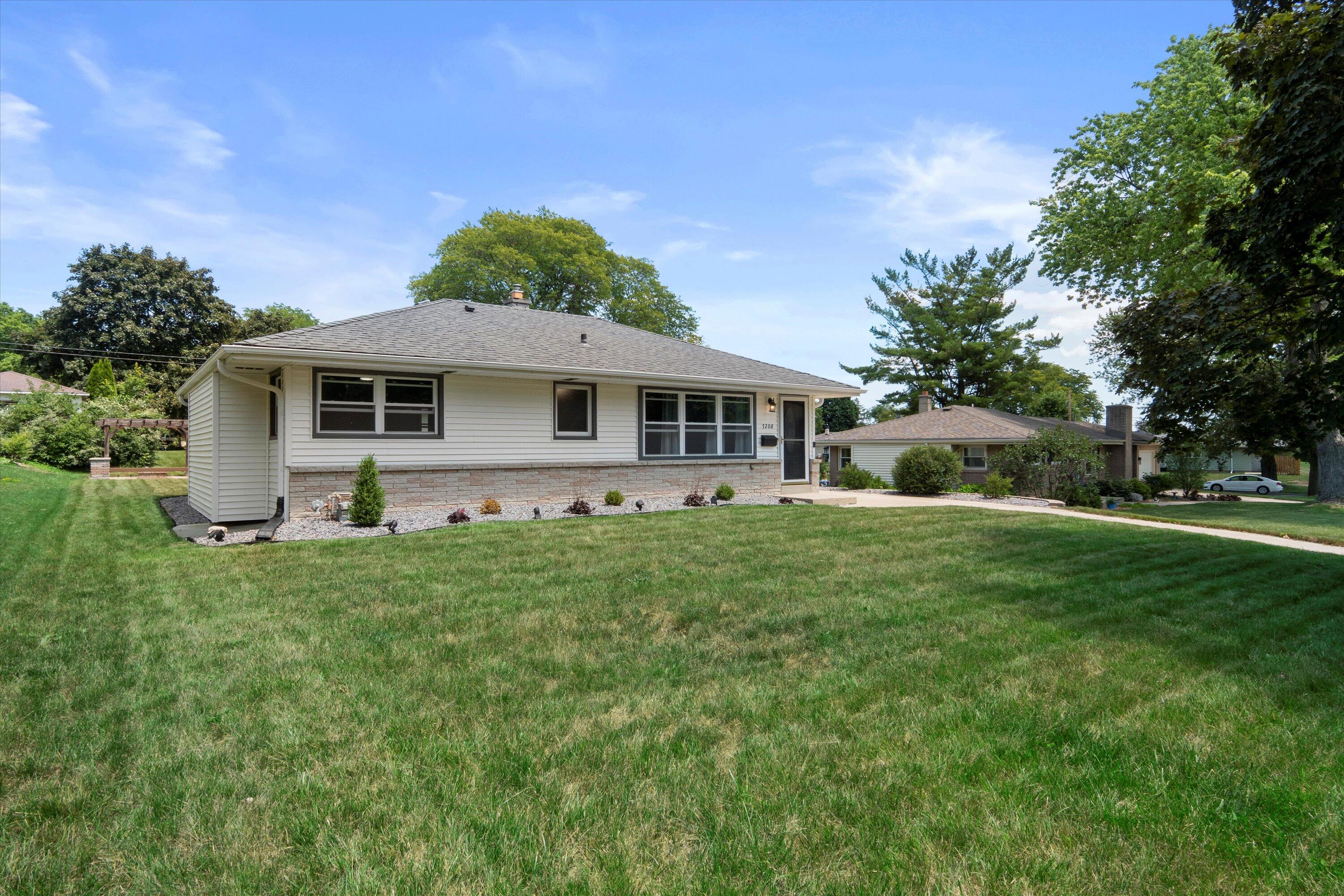 7208 Devonshire Ave