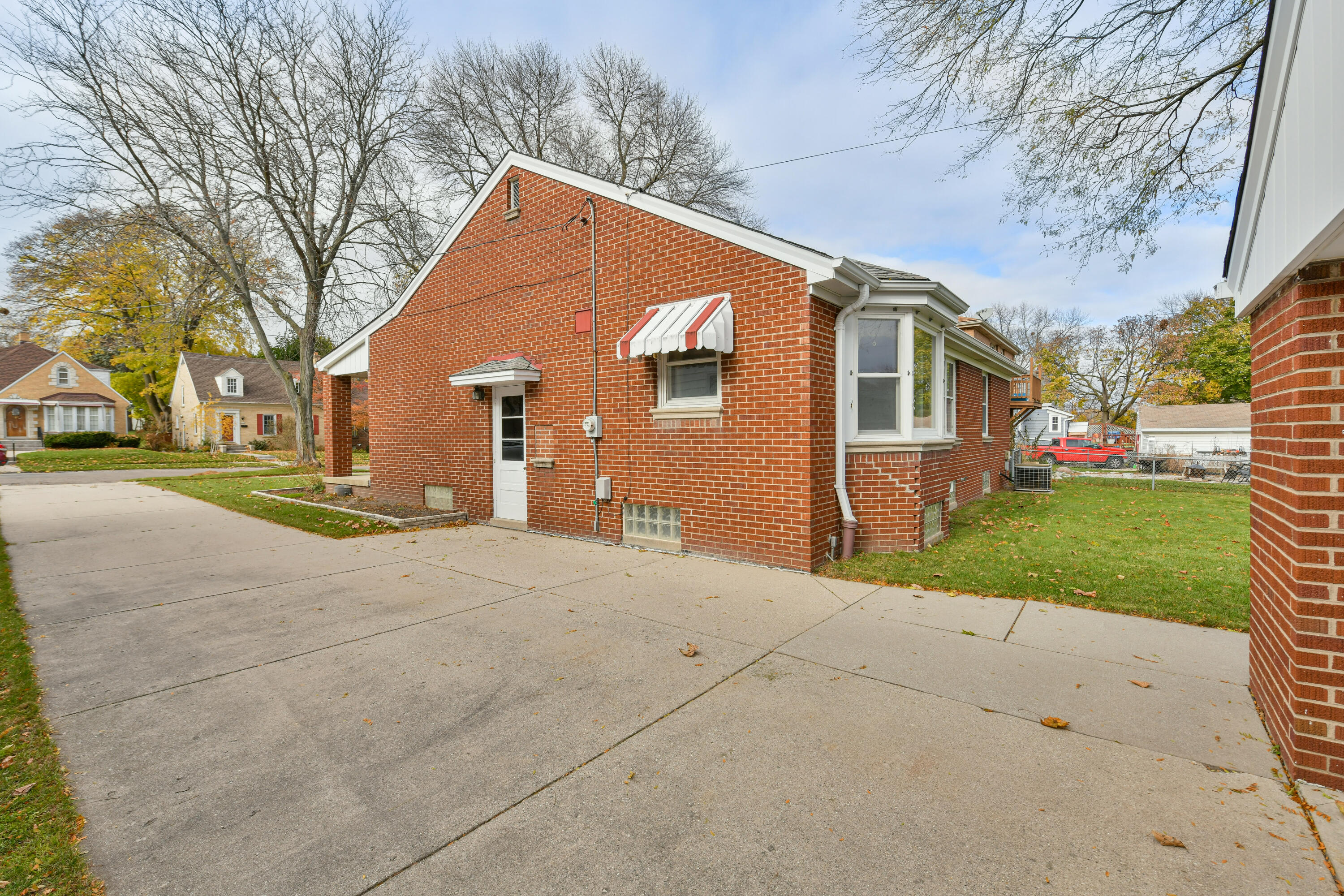 3730 S Austin St