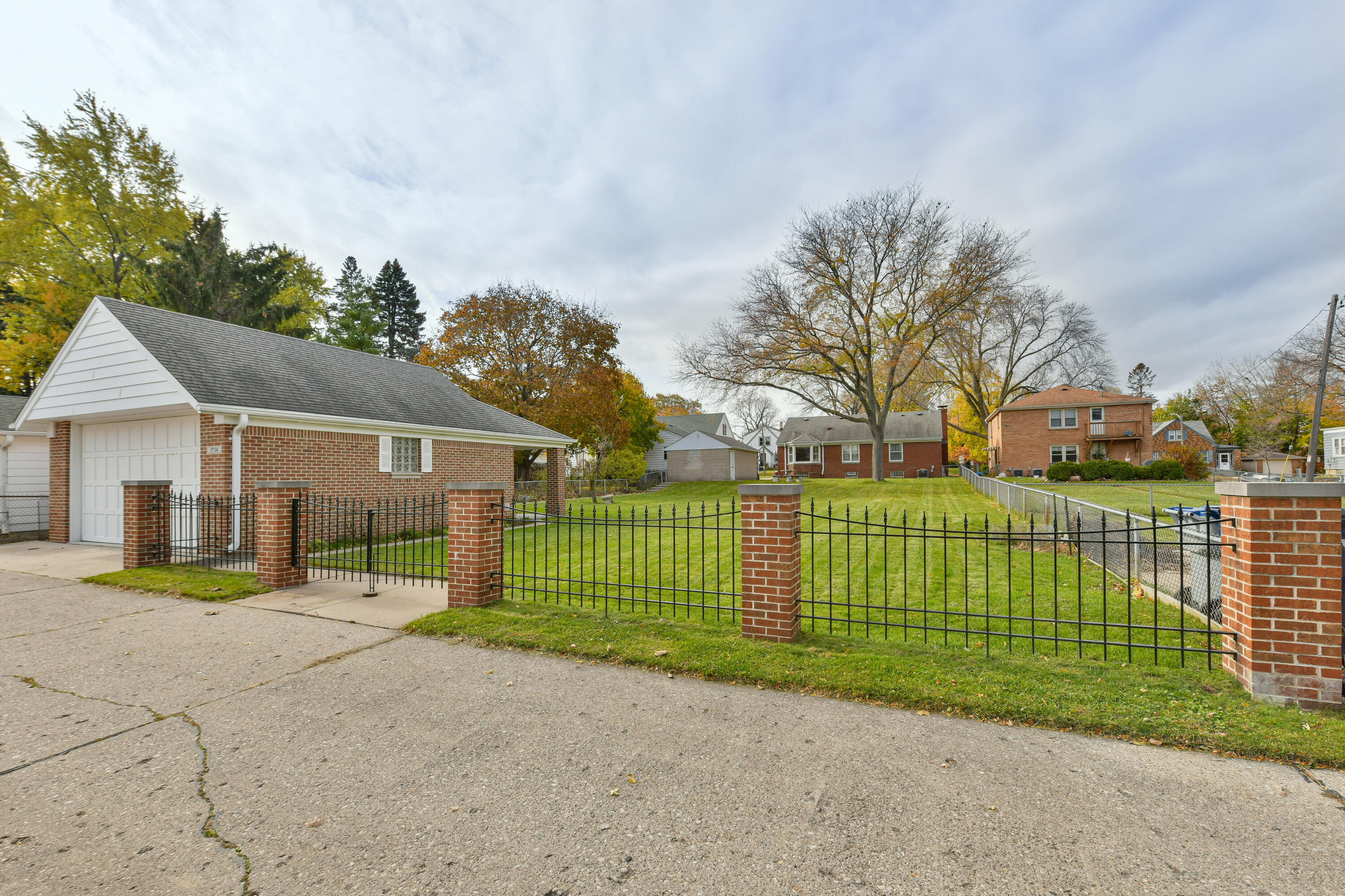 3730 S Austin St