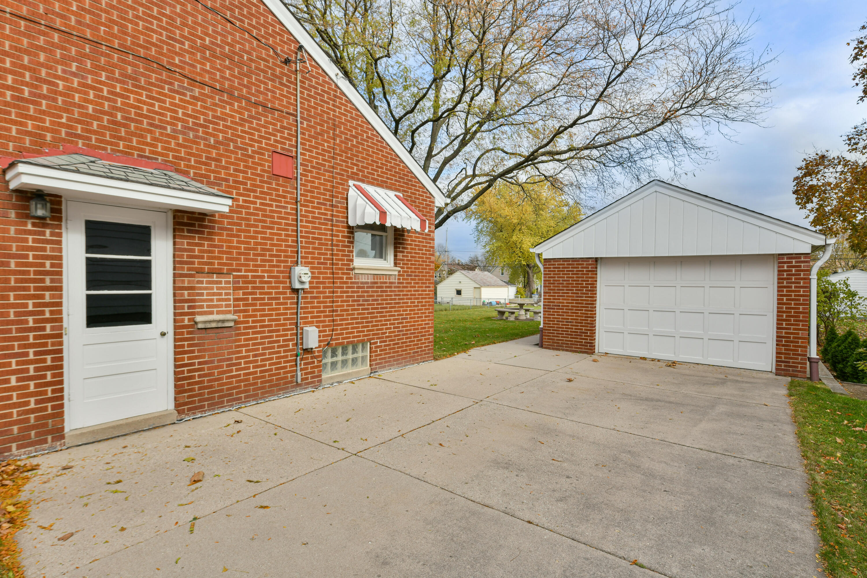 3730 S Austin St
