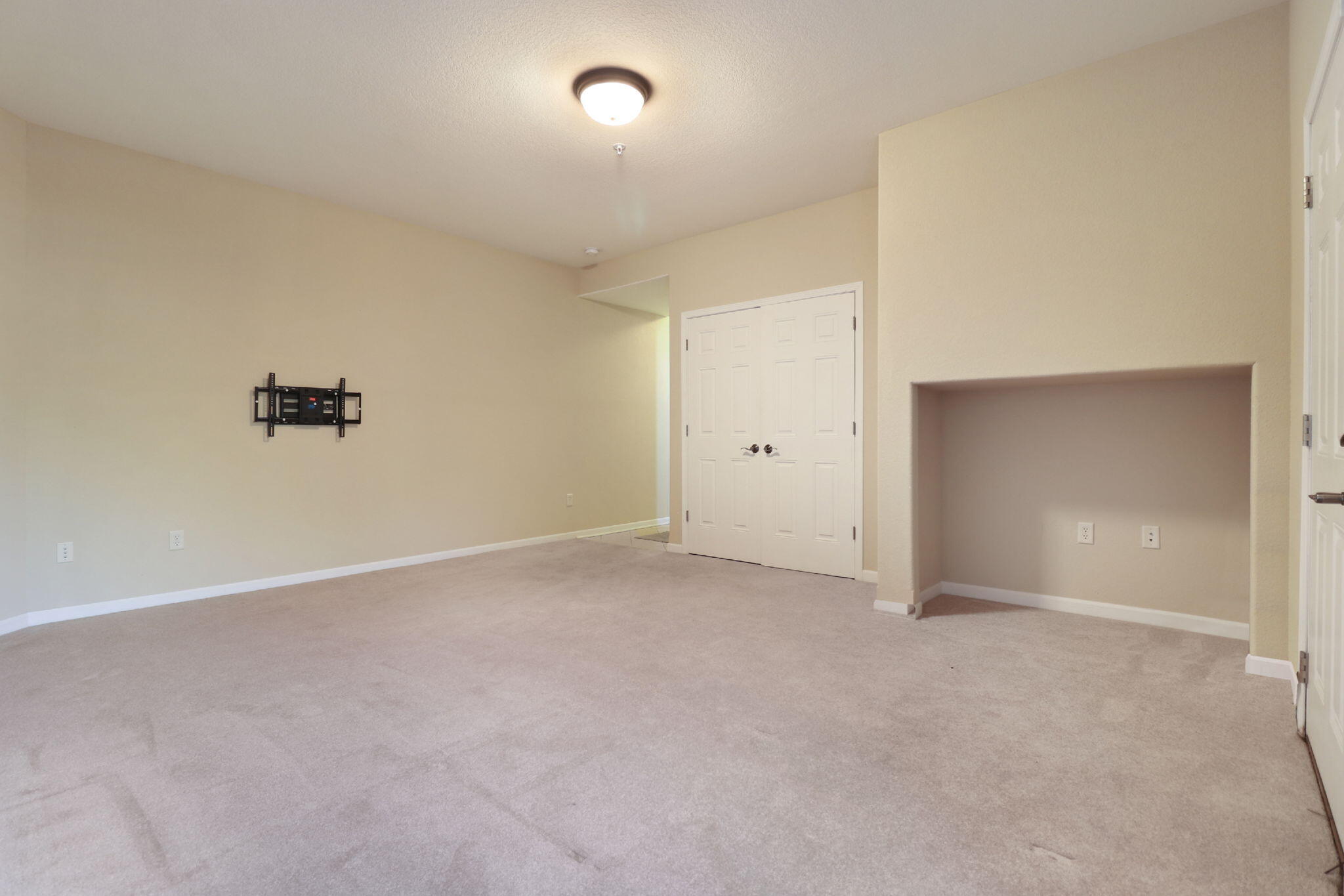 7918 Fredricksburg Ct