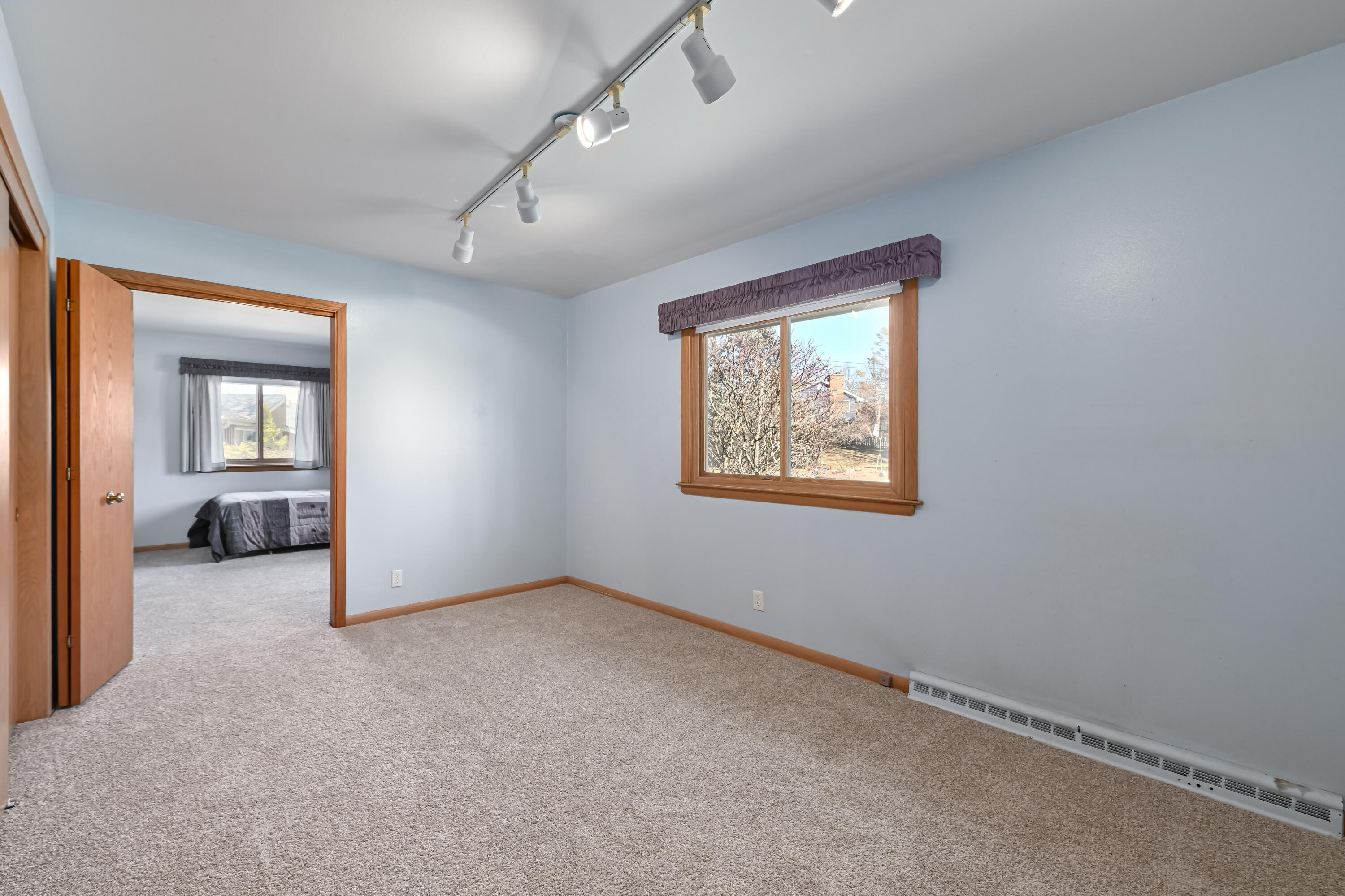 7823 N Berwyn Ave