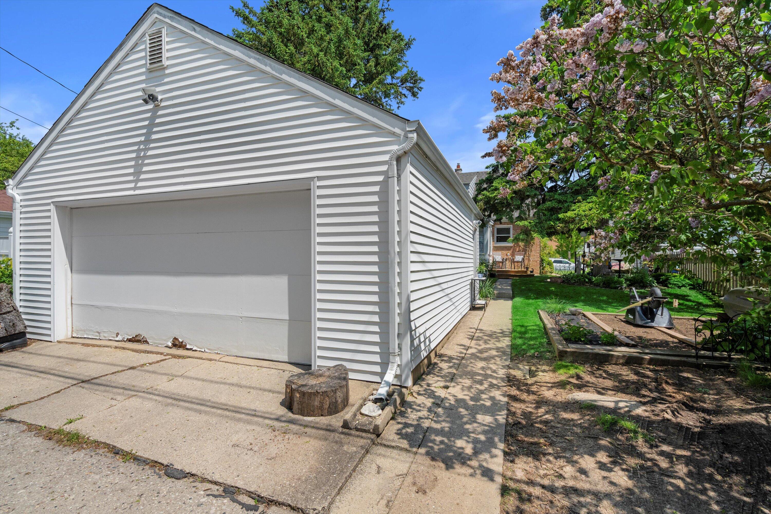 2745 N 87th St