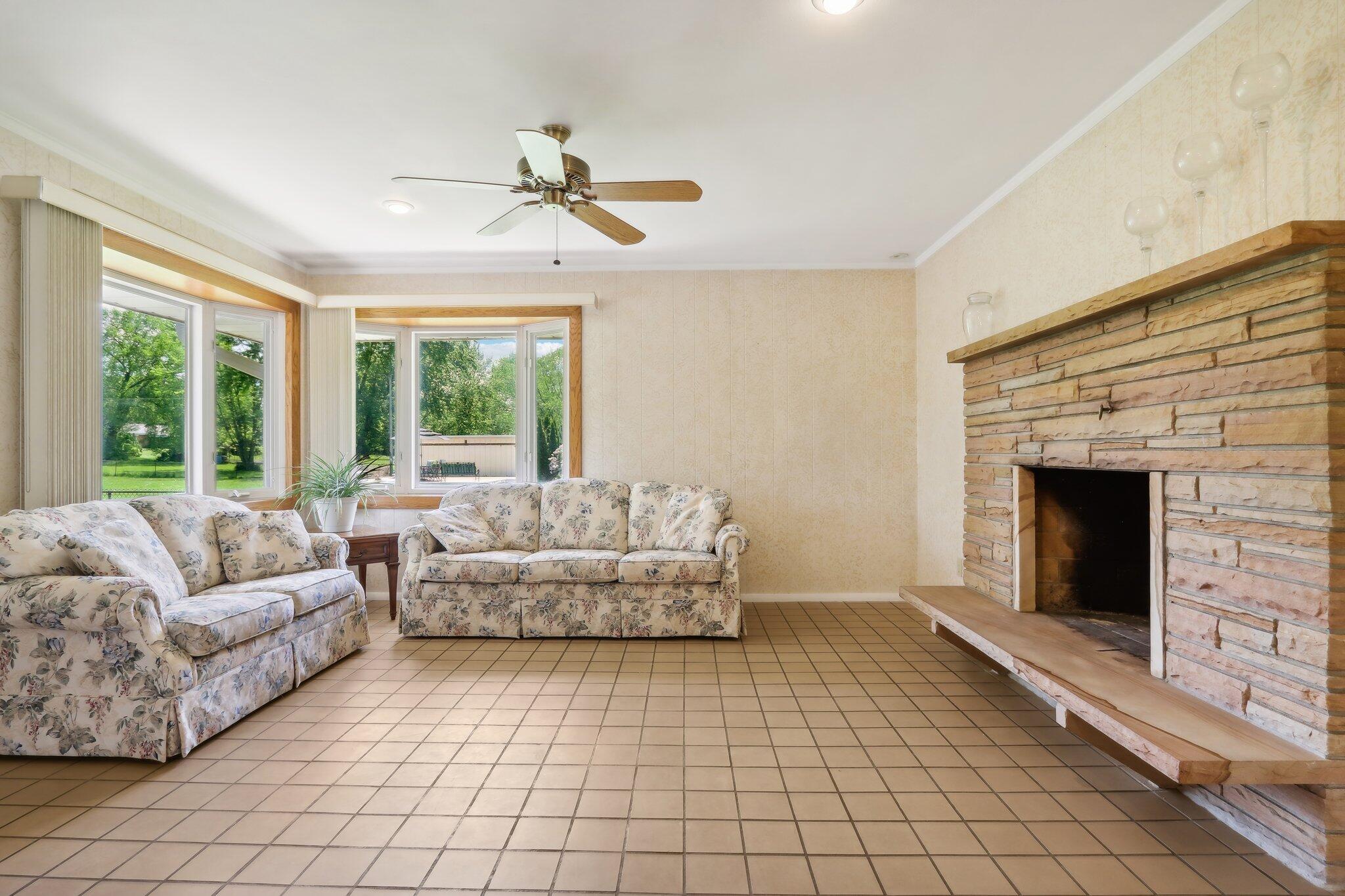 W147N5132 Dolphin Dr