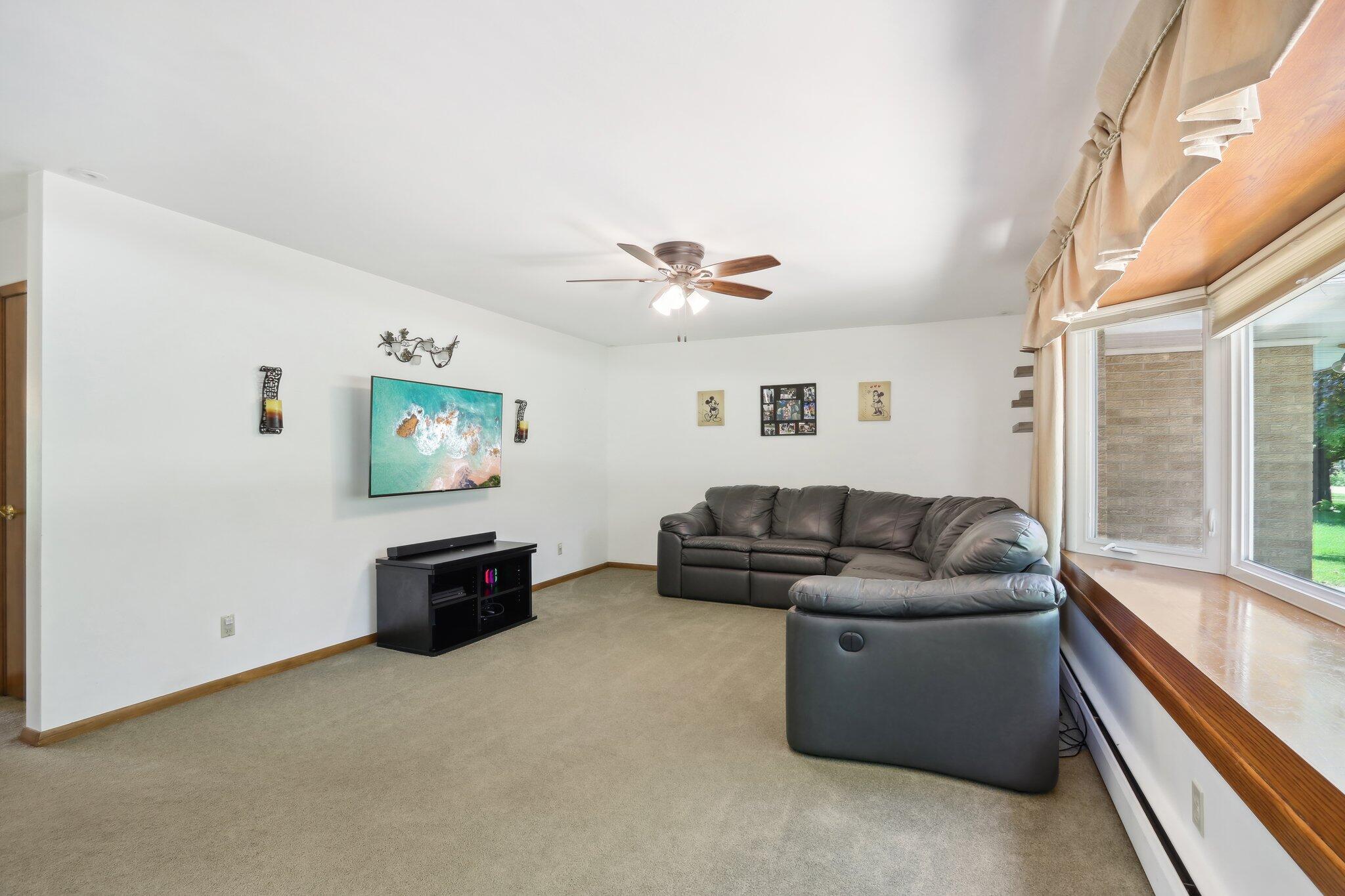 W147N5132 Dolphin Dr