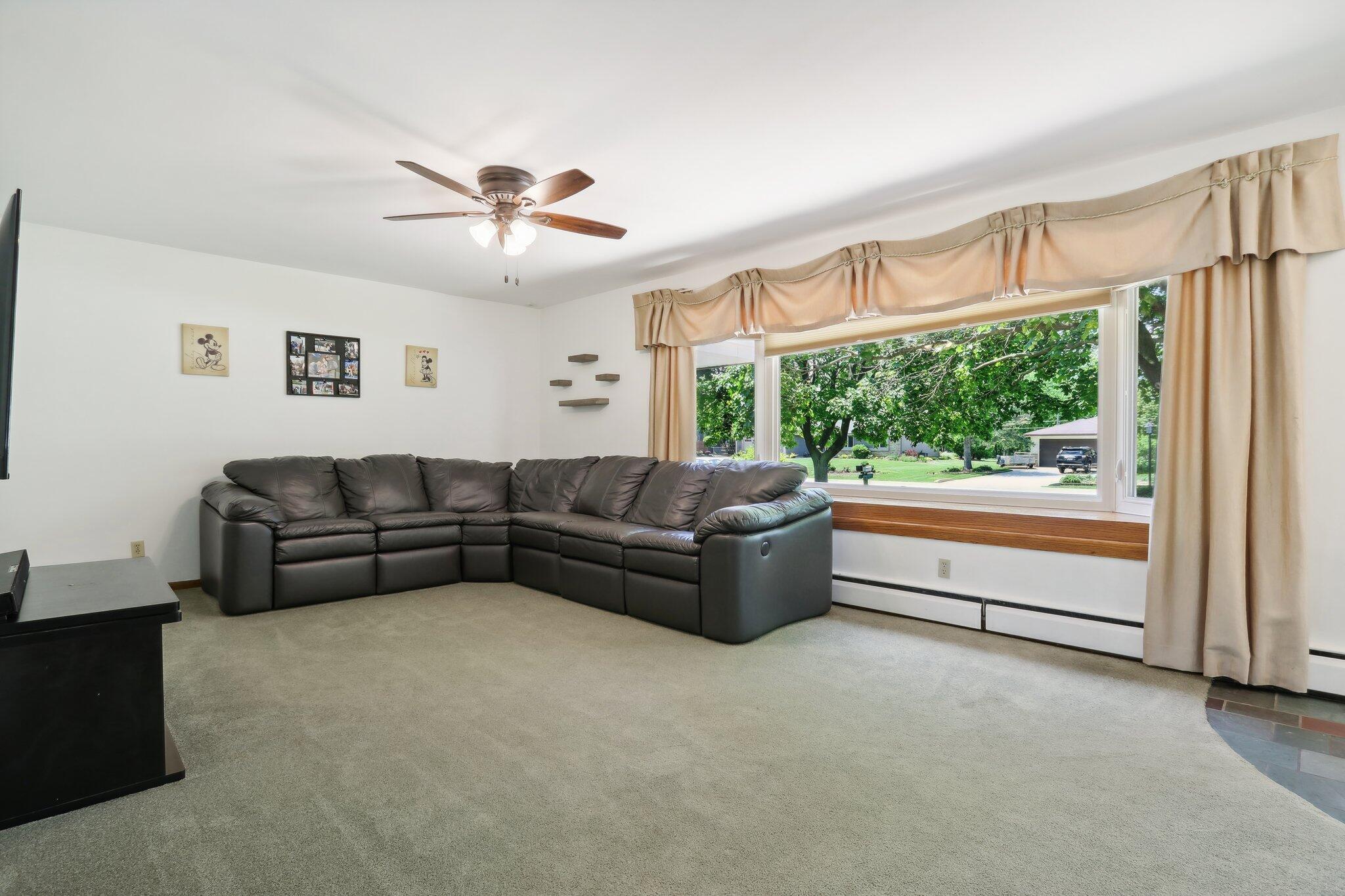 W147N5132 Dolphin Dr
