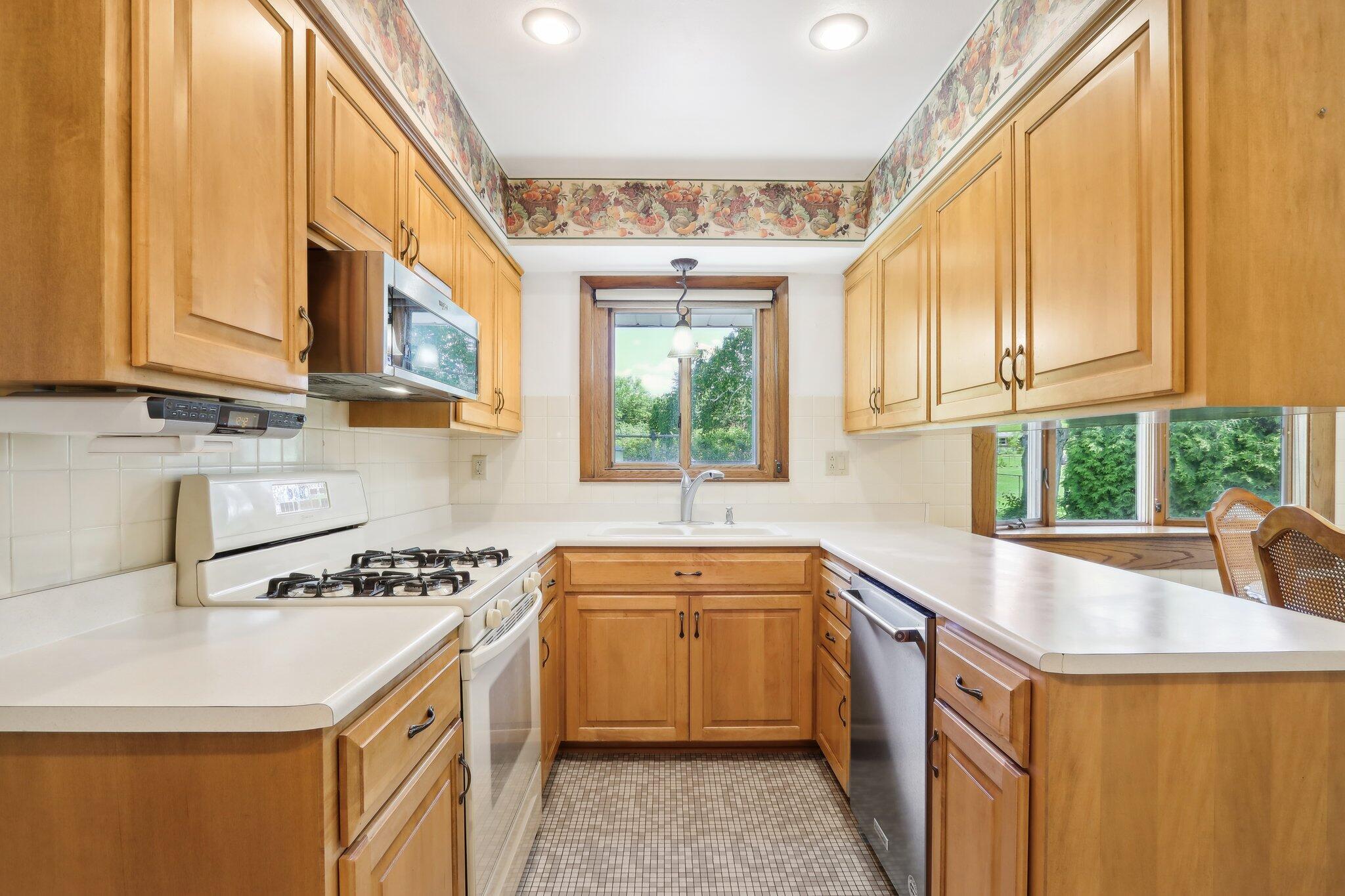 W147N5132 Dolphin Dr