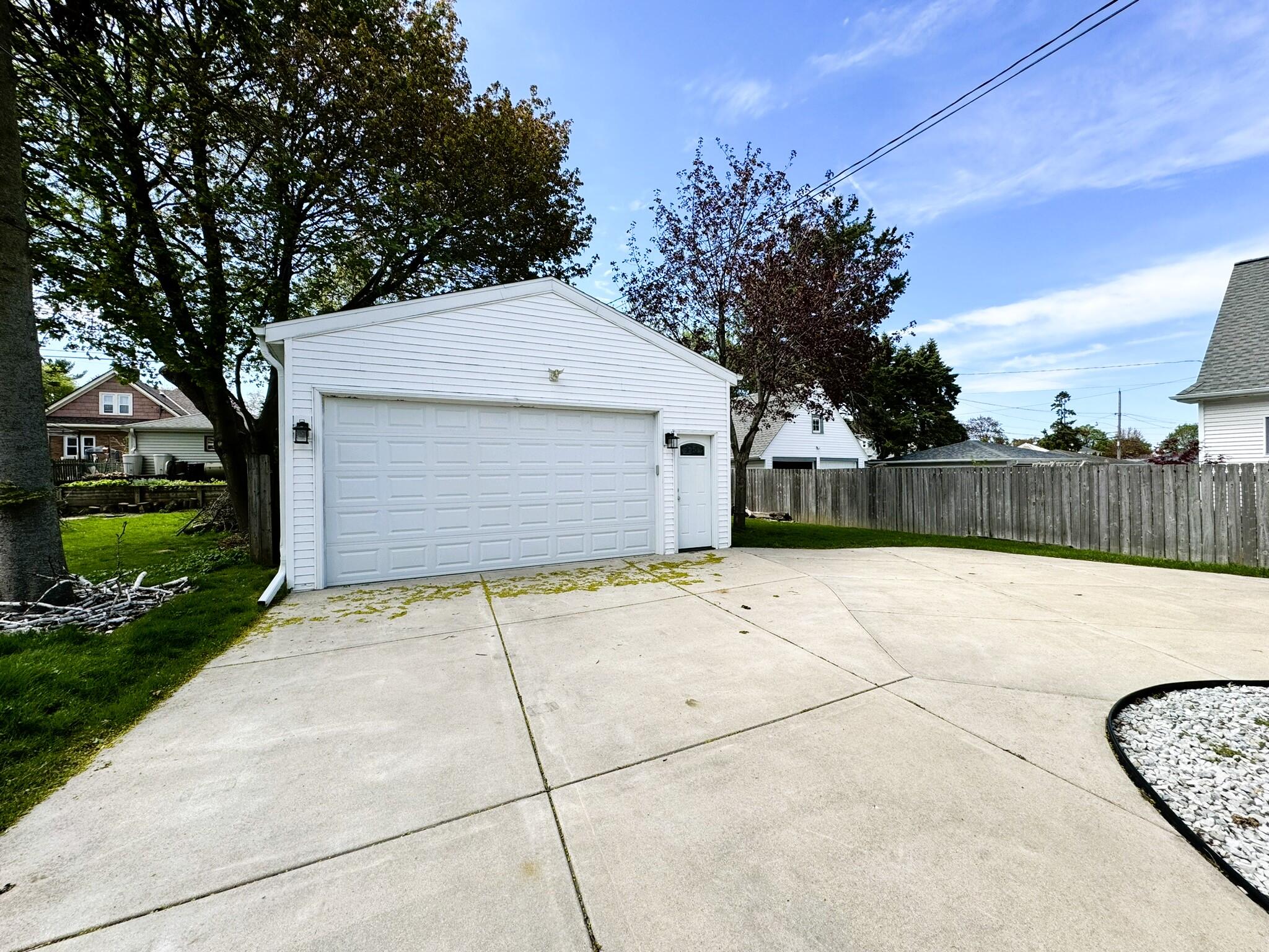 3821 S Logan Ave