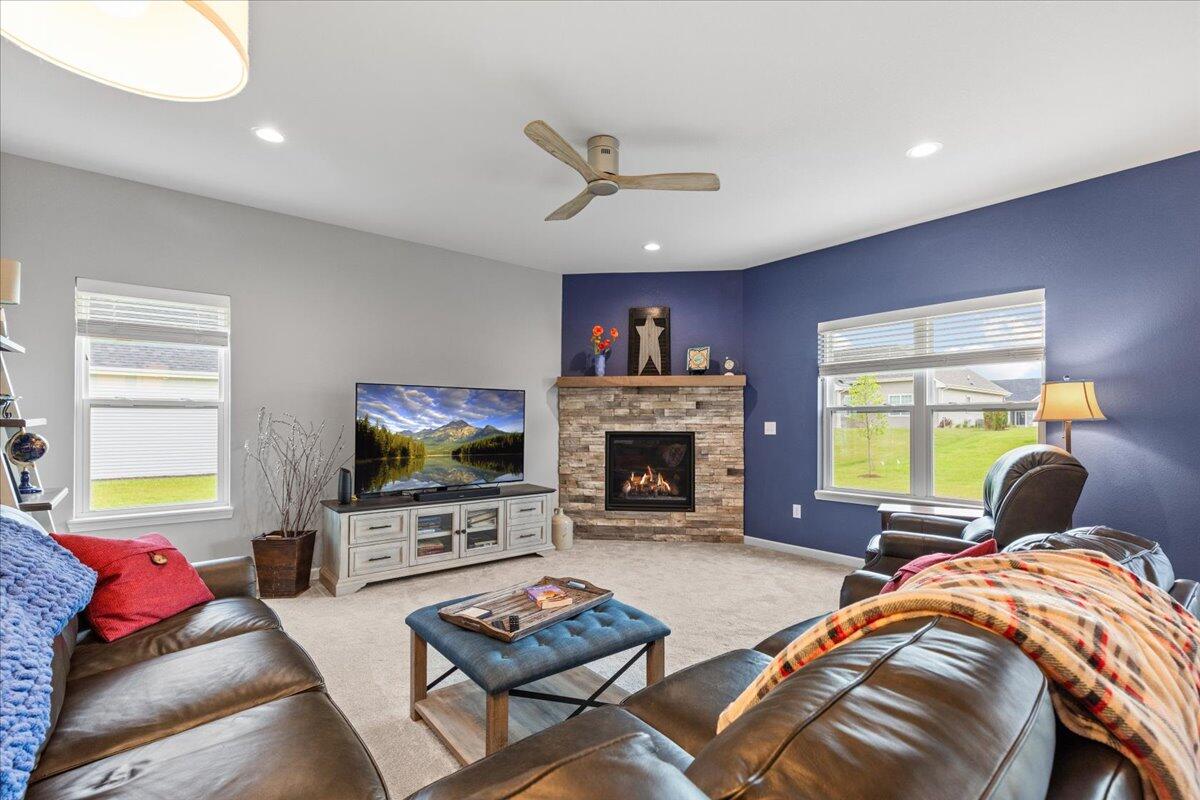 1919 N Cora Dr
